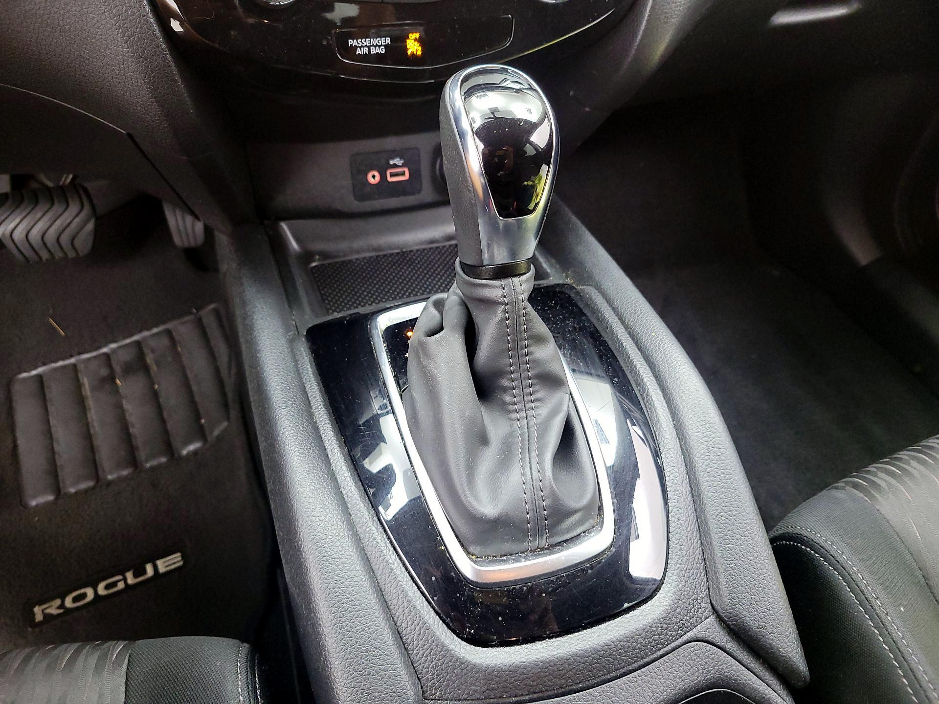 Thumbnail: 2018 Nissan Rogue - 17