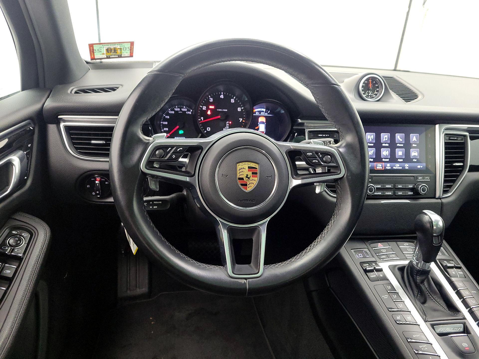 Thumbnail: 2018 Porsche Macan - 10