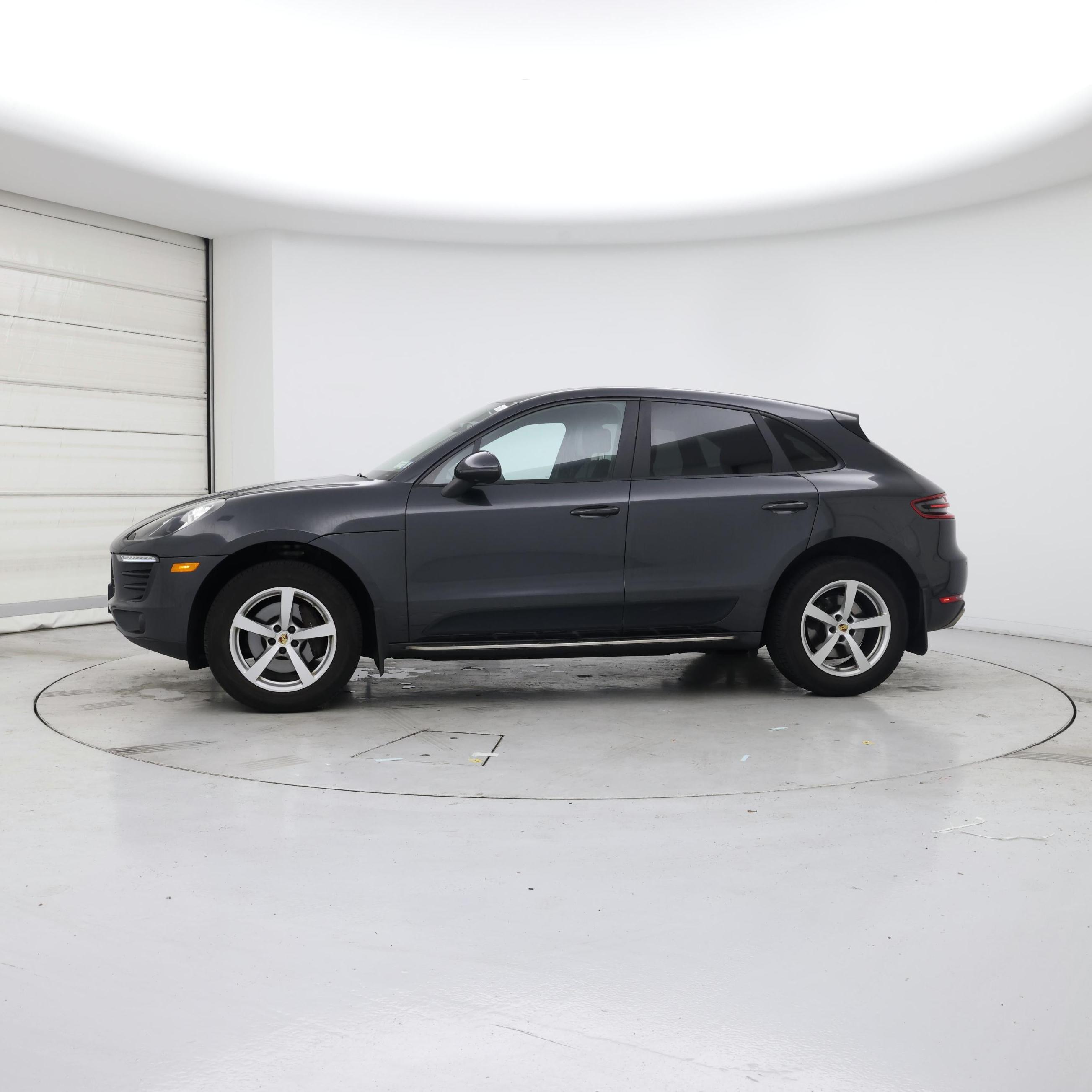 Thumbnail: 2017 Porsche Macan - 3