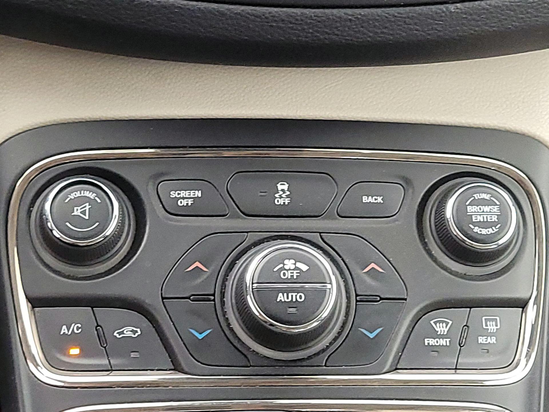 Thumbnail: 2015 Chrysler 200 - 17