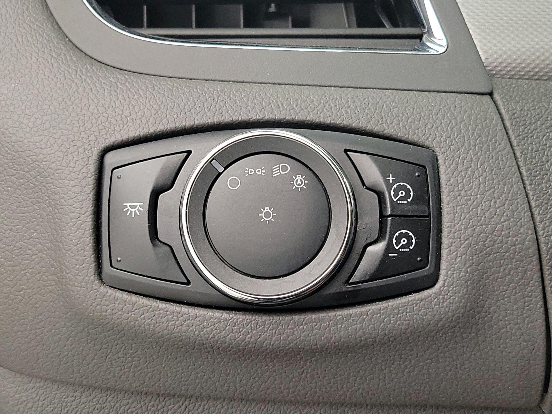 Thumbnail: 2013 Ford Edge - 13