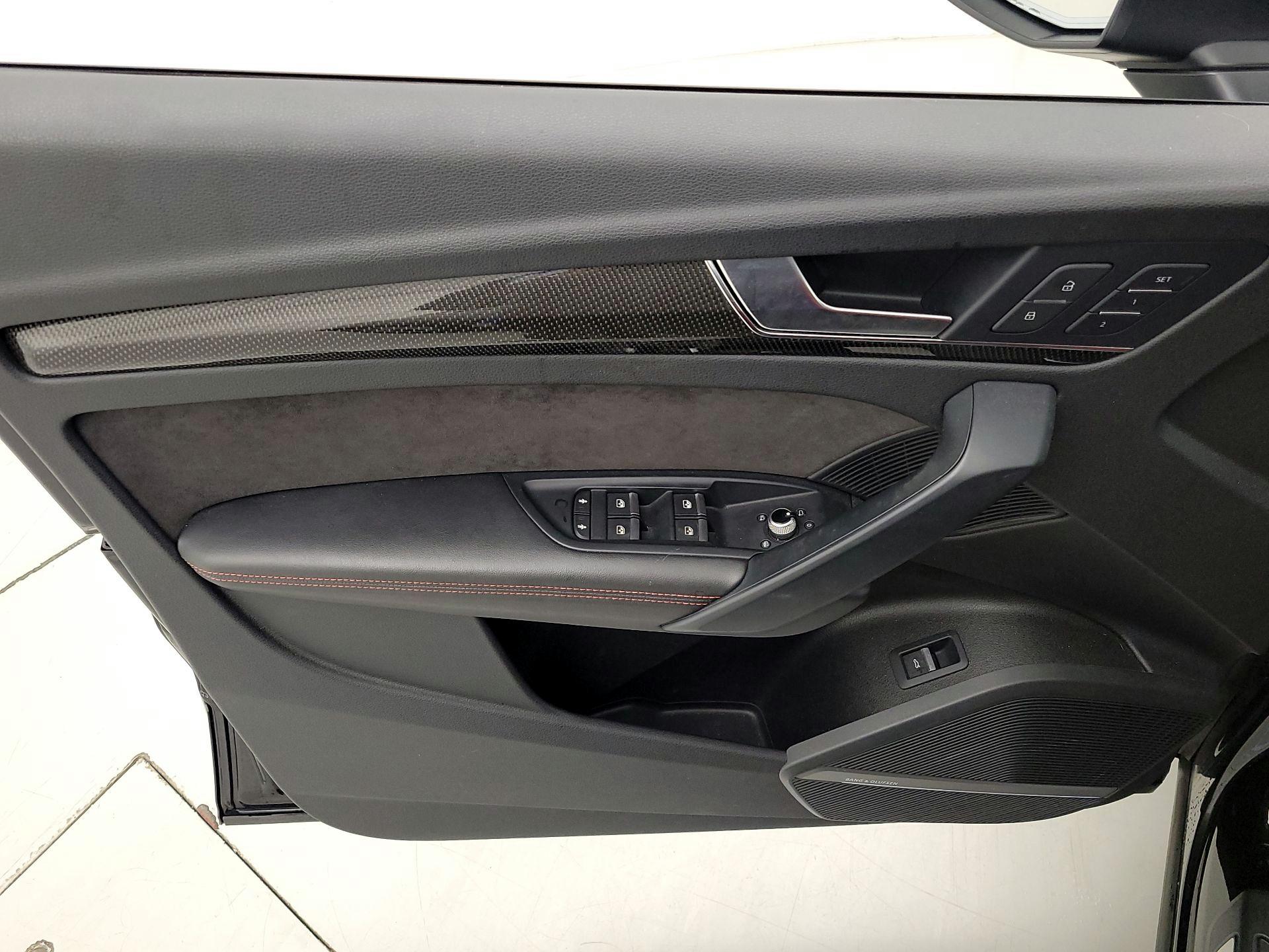 Thumbnail: 2019 Audi SQ5 - 12
