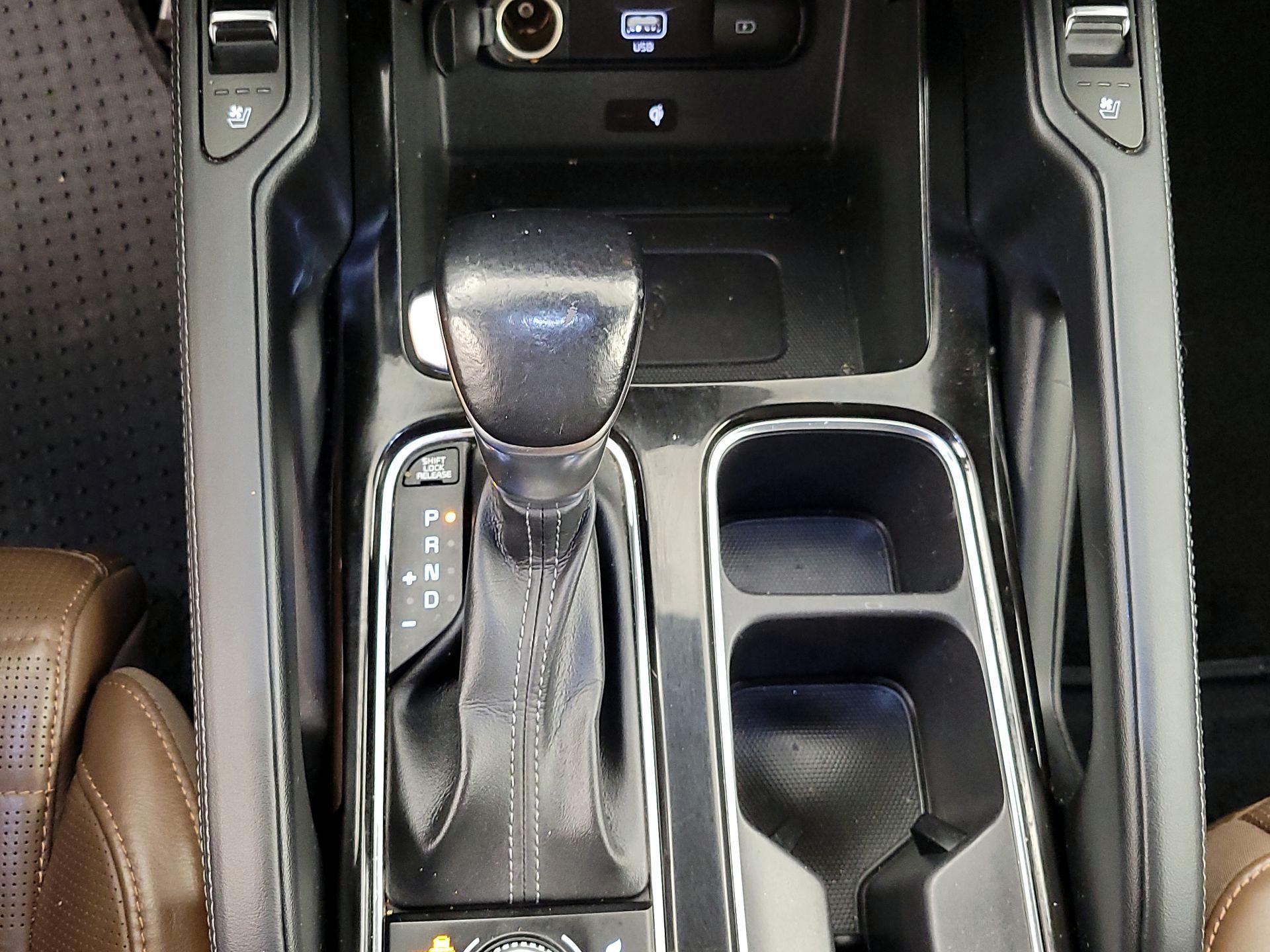 Thumbnail: 2020 Kia Telluride - 18