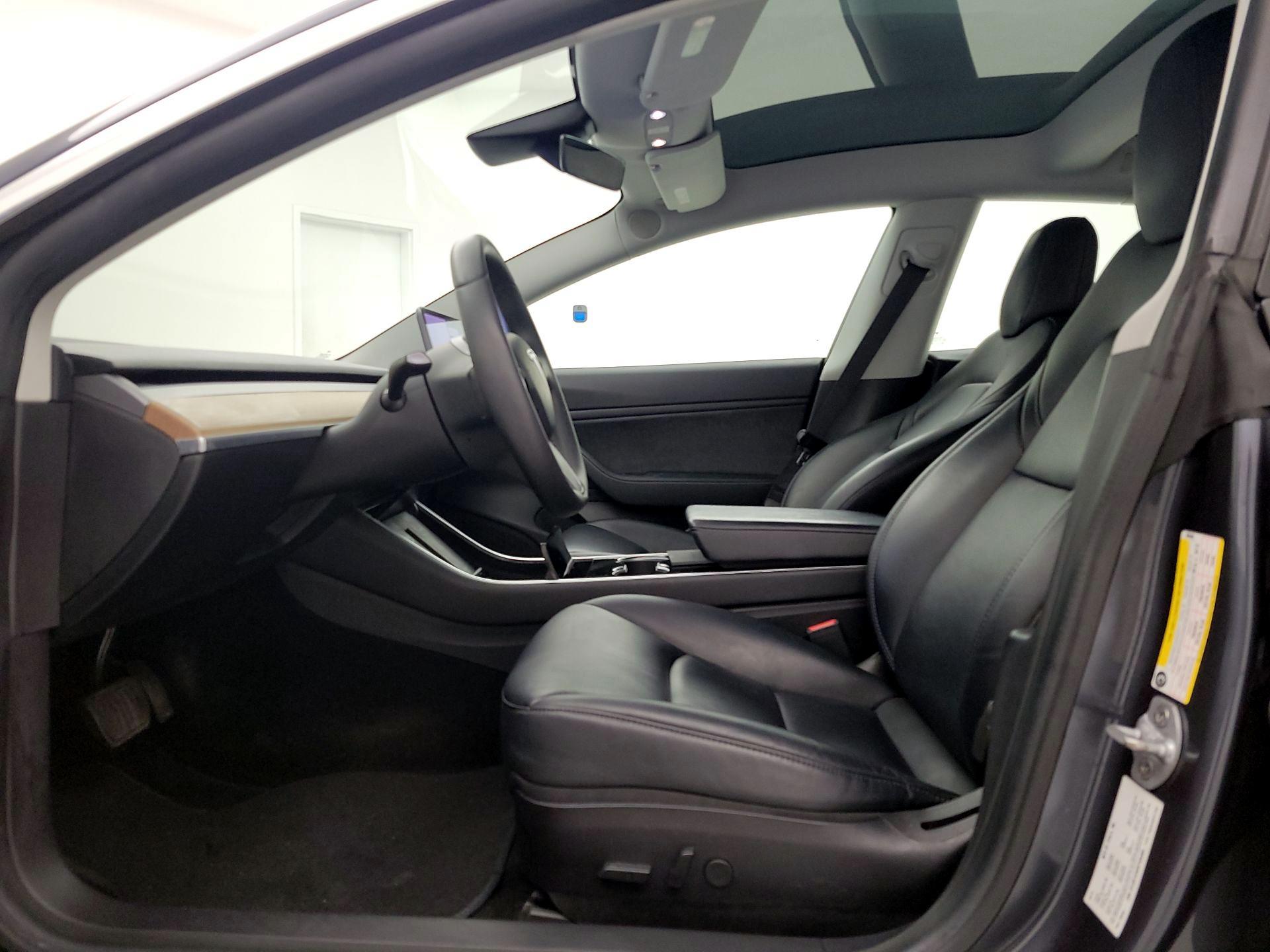 Thumbnail: 2019 Tesla Model 3 - 11