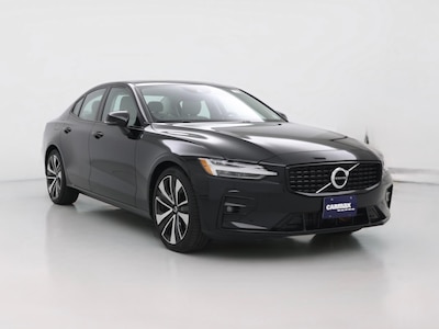 2022 Volvo S60 B5 Momentum -
                  Saint James, NY