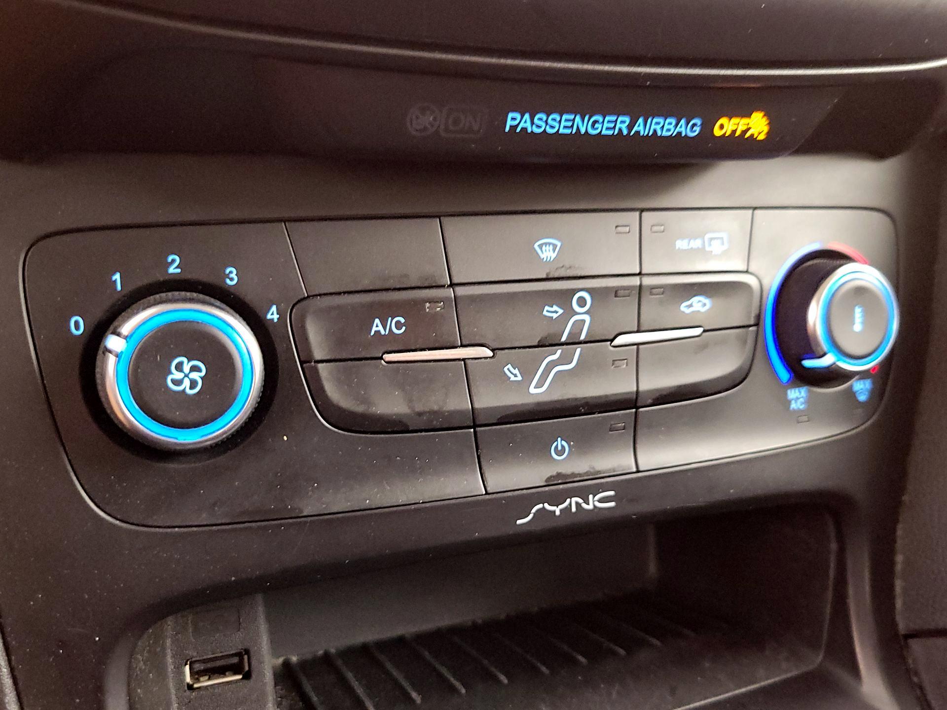 Thumbnail: 2016 Ford Focus - 16