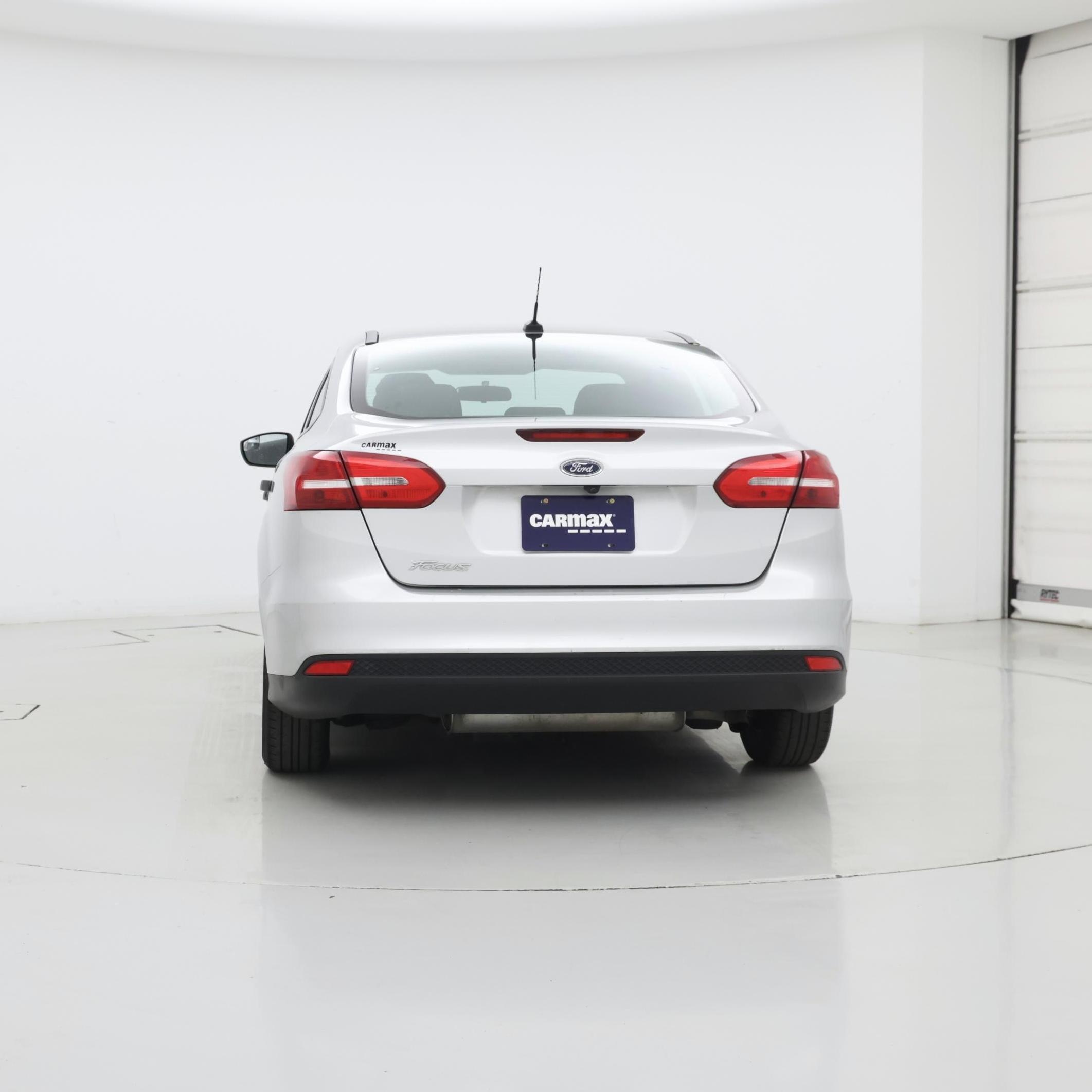 Thumbnail: 2016 Ford Focus - 6