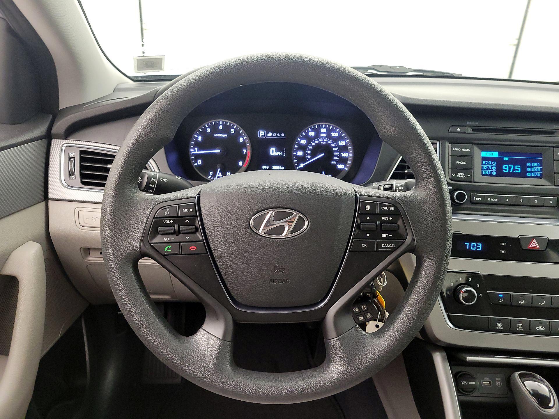 Thumbnail: 2015 Hyundai Sonata - 10