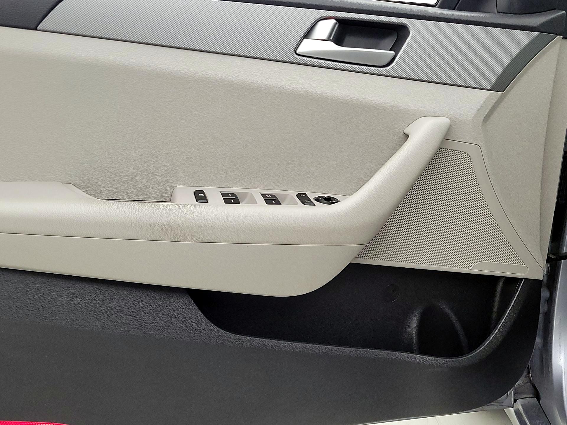 Thumbnail: 2015 Hyundai Sonata - 12