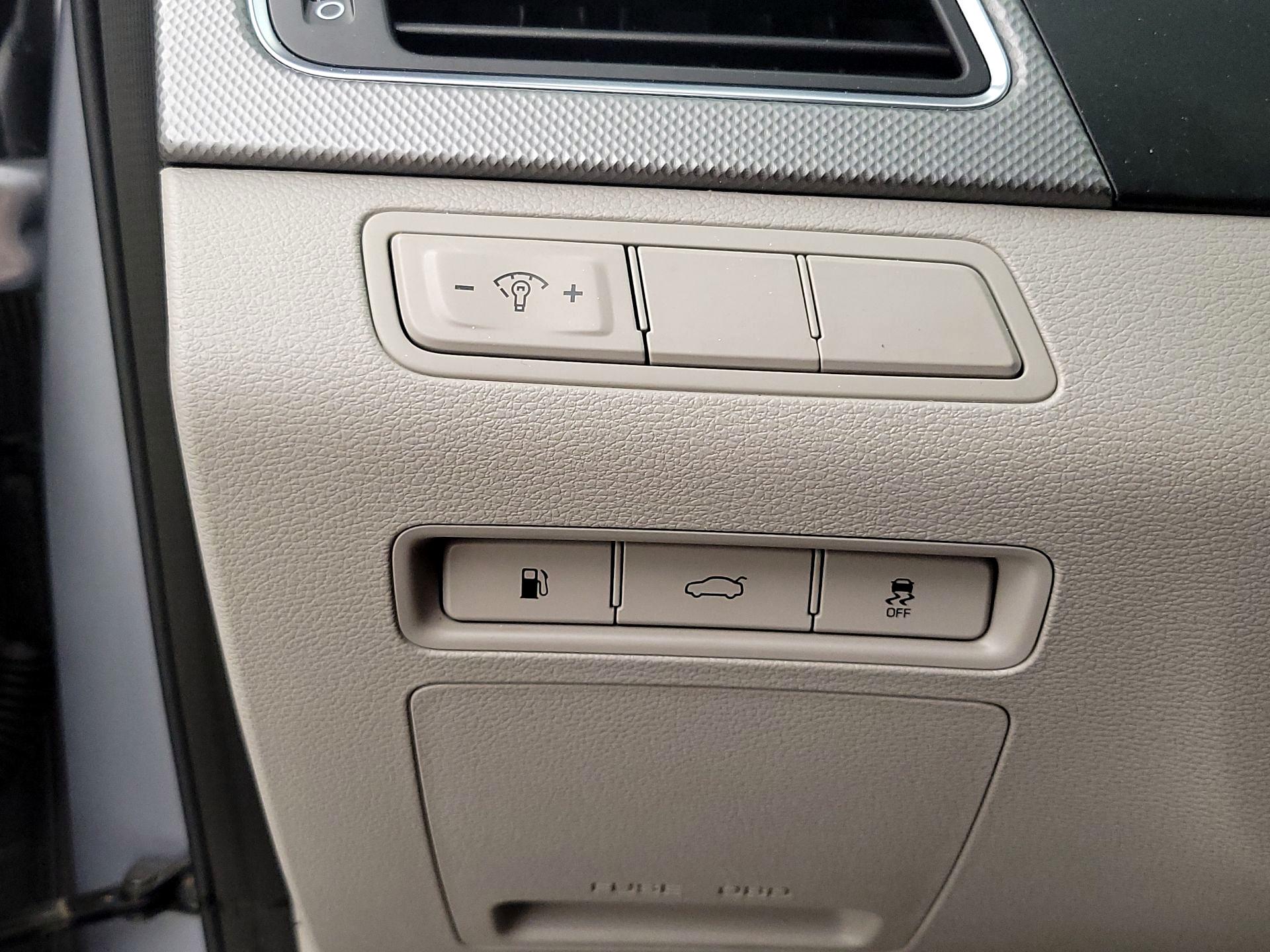 Thumbnail: 2015 Hyundai Sonata - 13