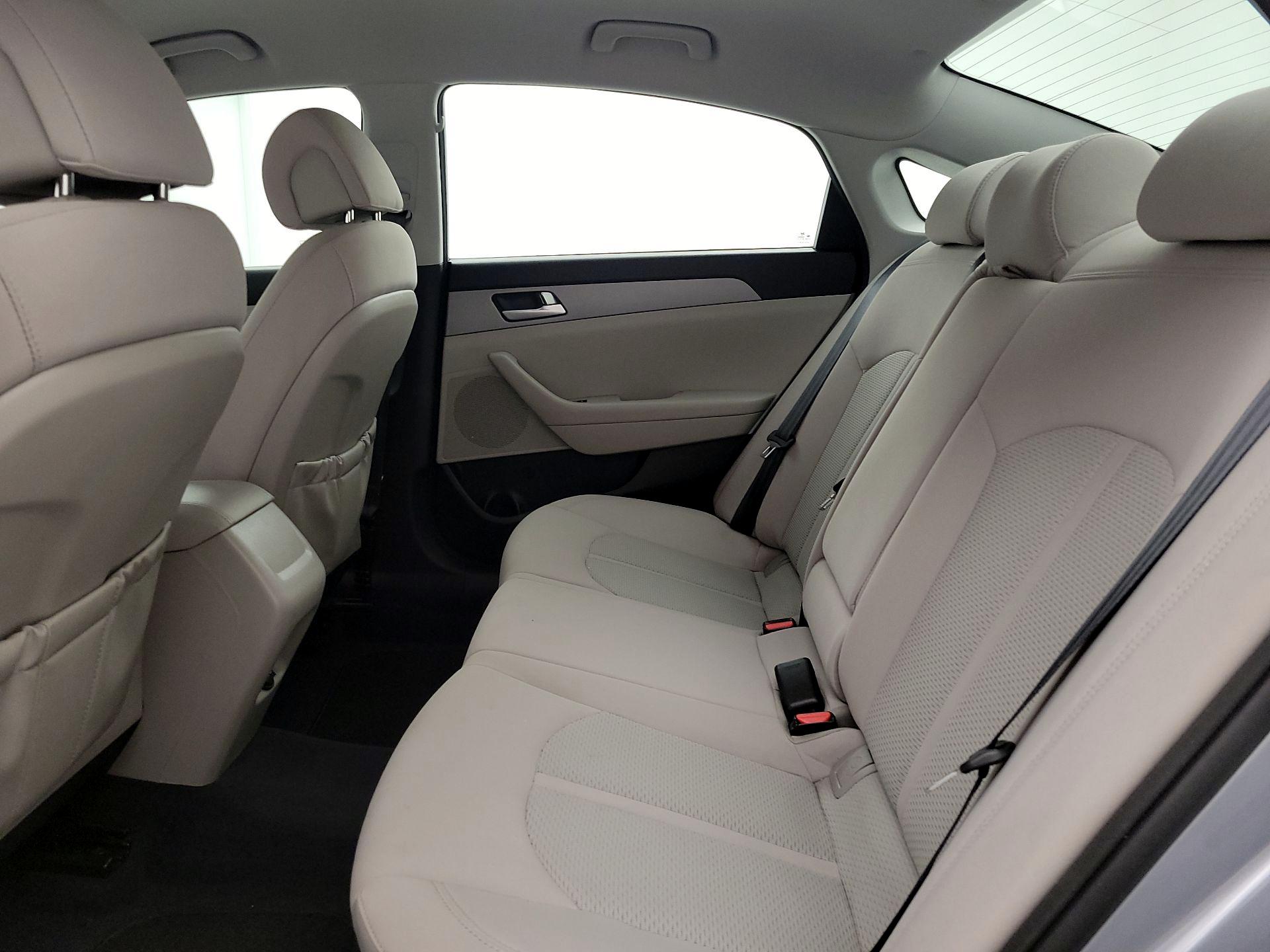 Thumbnail: 2015 Hyundai Sonata - 18