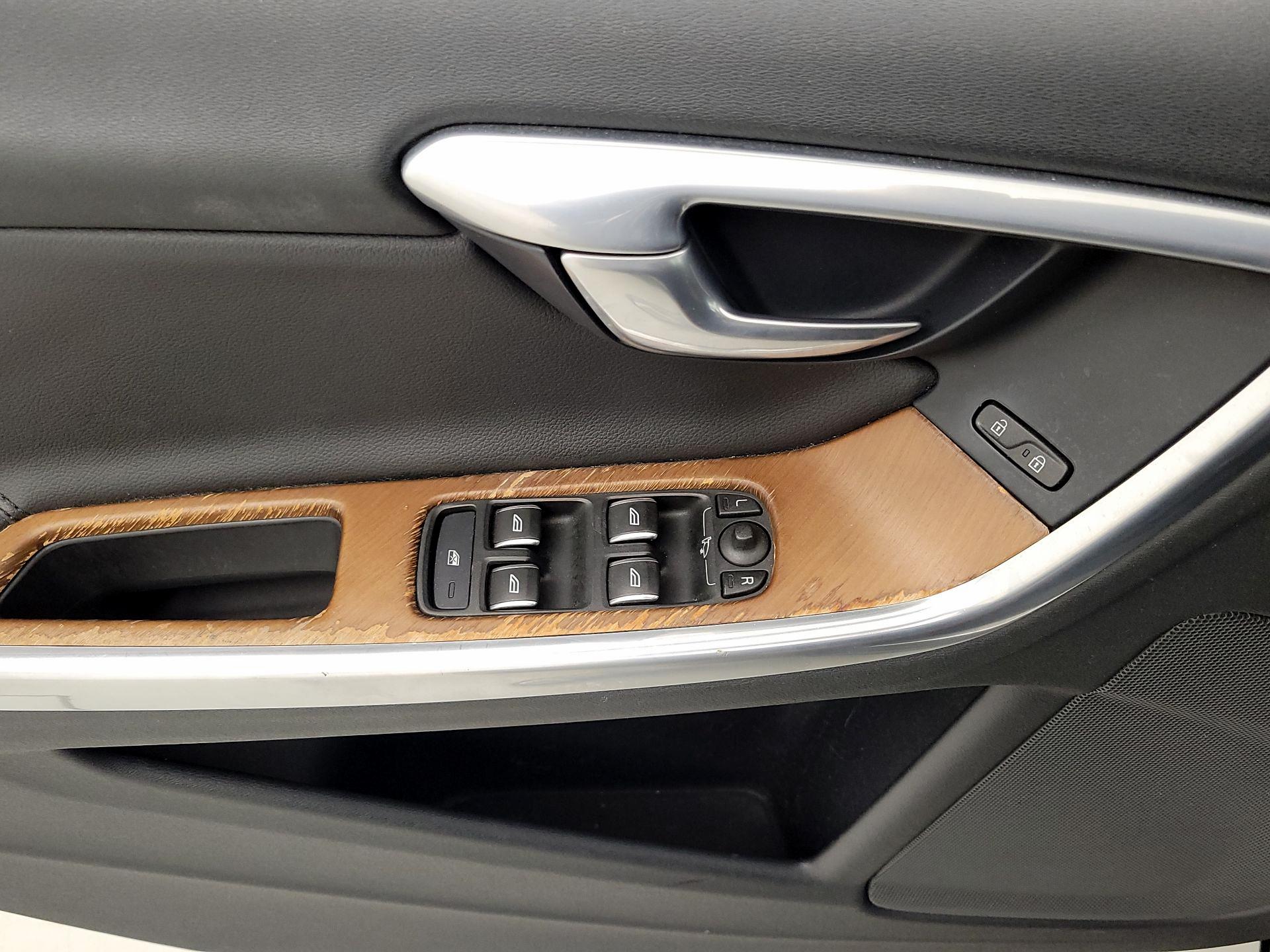 Thumbnail: 2016 Volvo S60 - 12