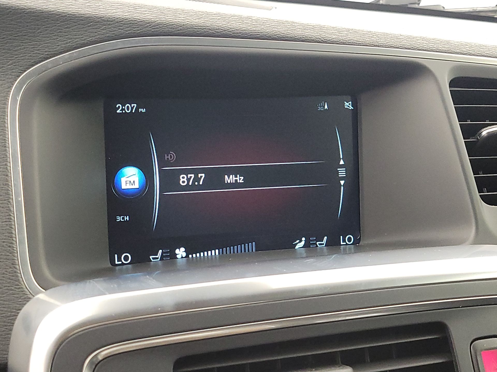 Thumbnail: 2016 Volvo S60 - 16
