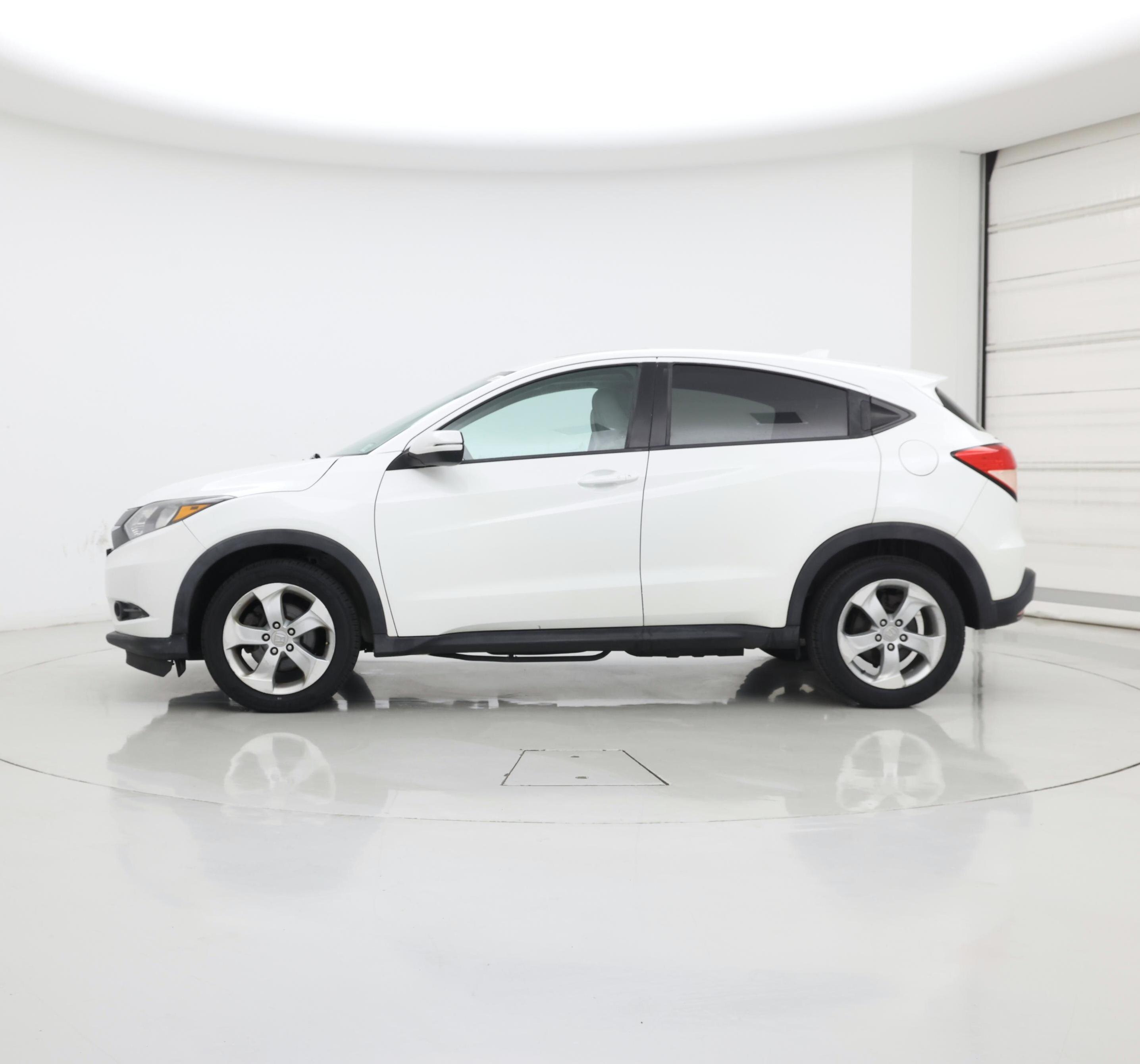 Thumbnail: 2016 Honda HR-V - 3
