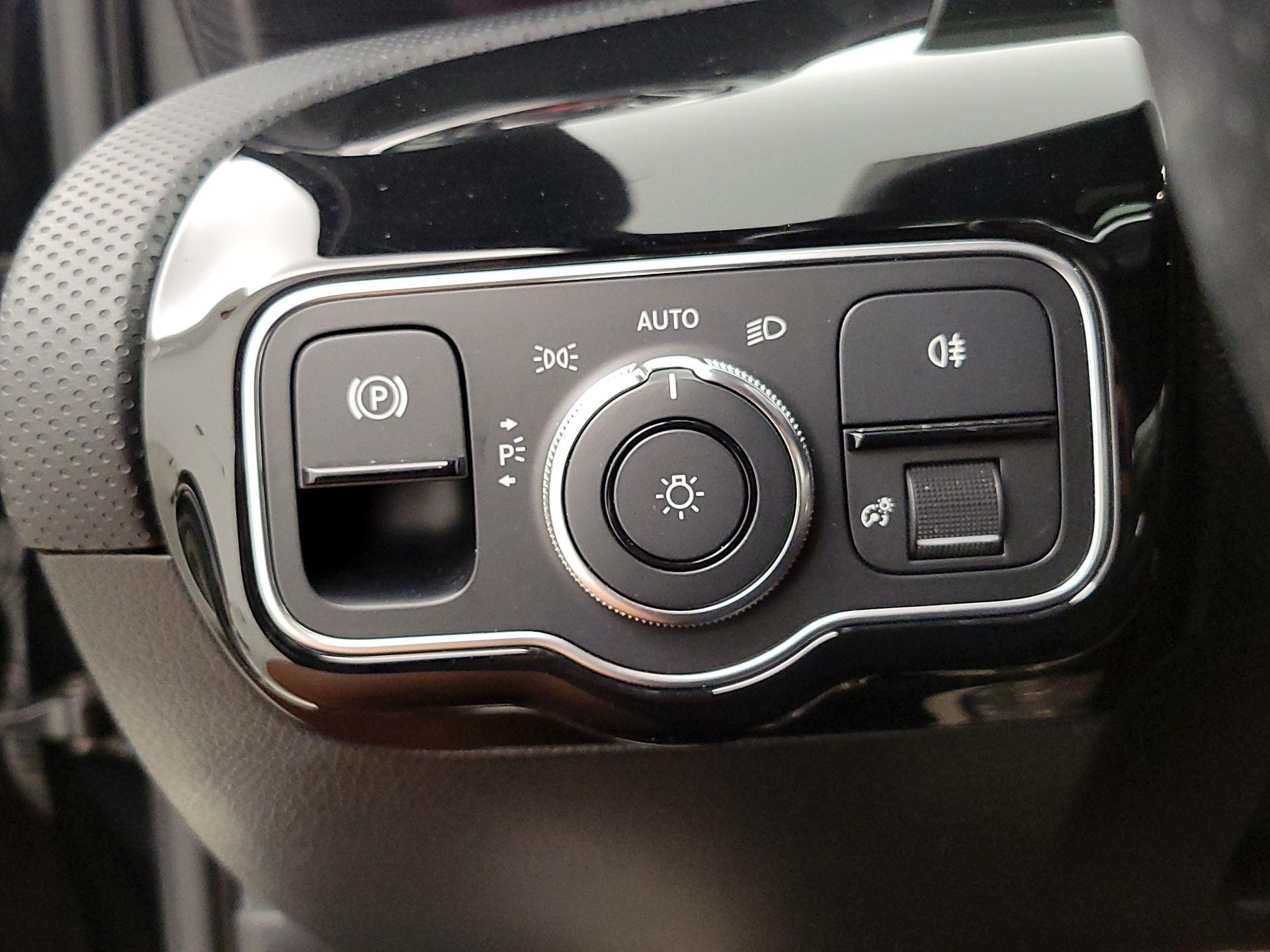 Thumbnail: 2020 Mercedes-Benz A-Class - 13