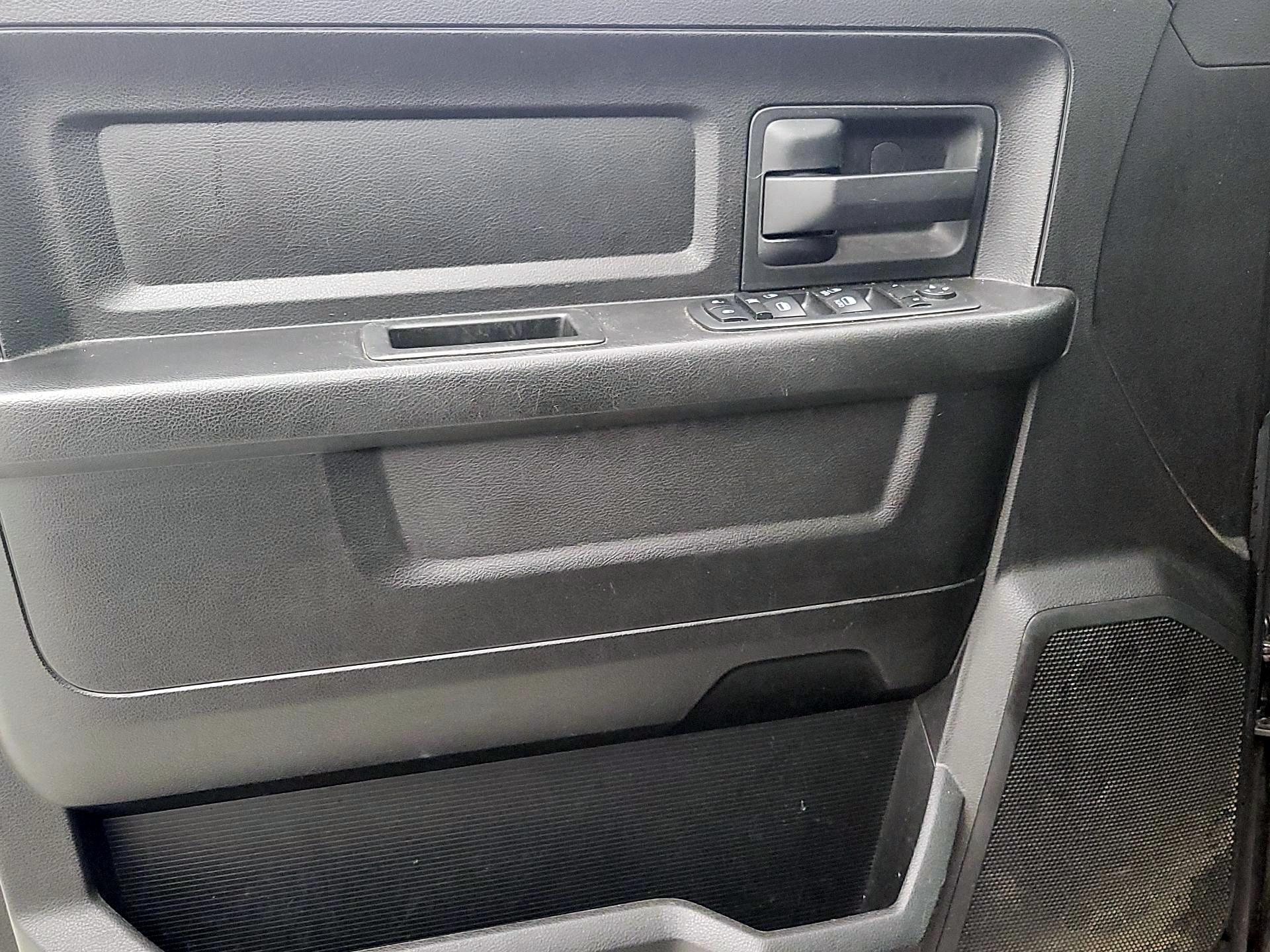 Thumbnail: 2019 RAM 1500 Classic - 12