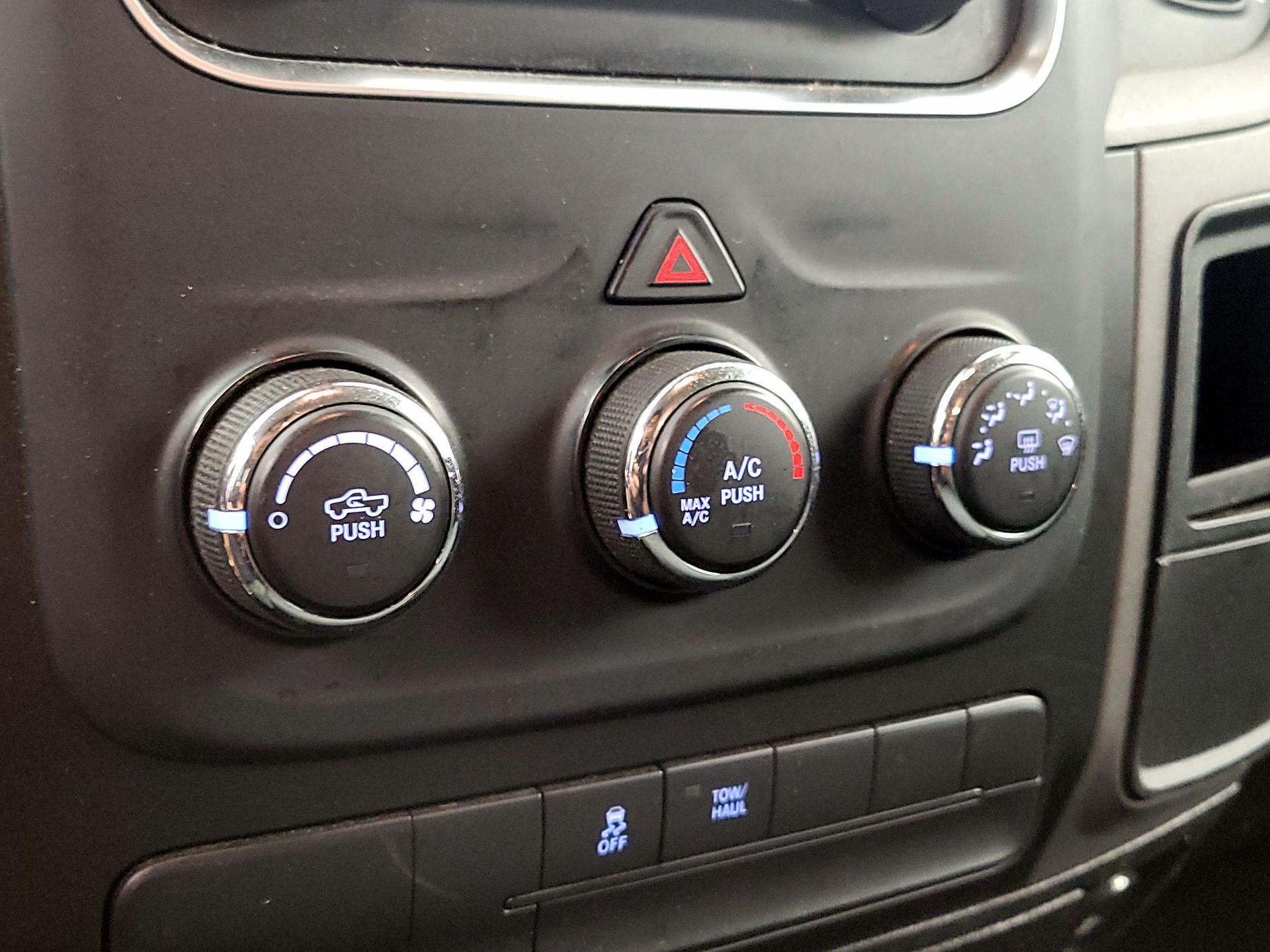 Thumbnail: 2019 RAM 1500 Classic - 16