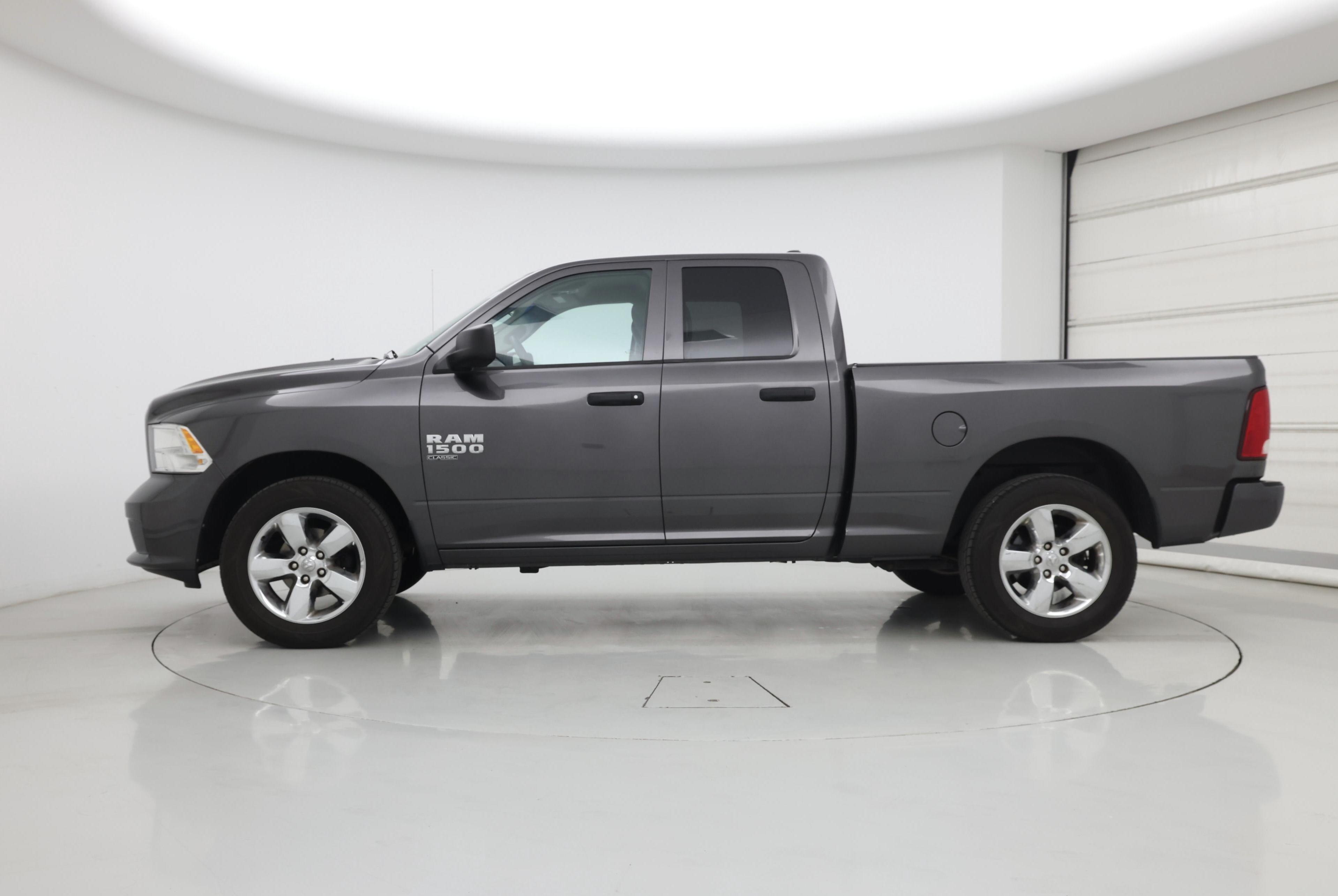 Thumbnail: 2019 RAM 1500 Classic - 3