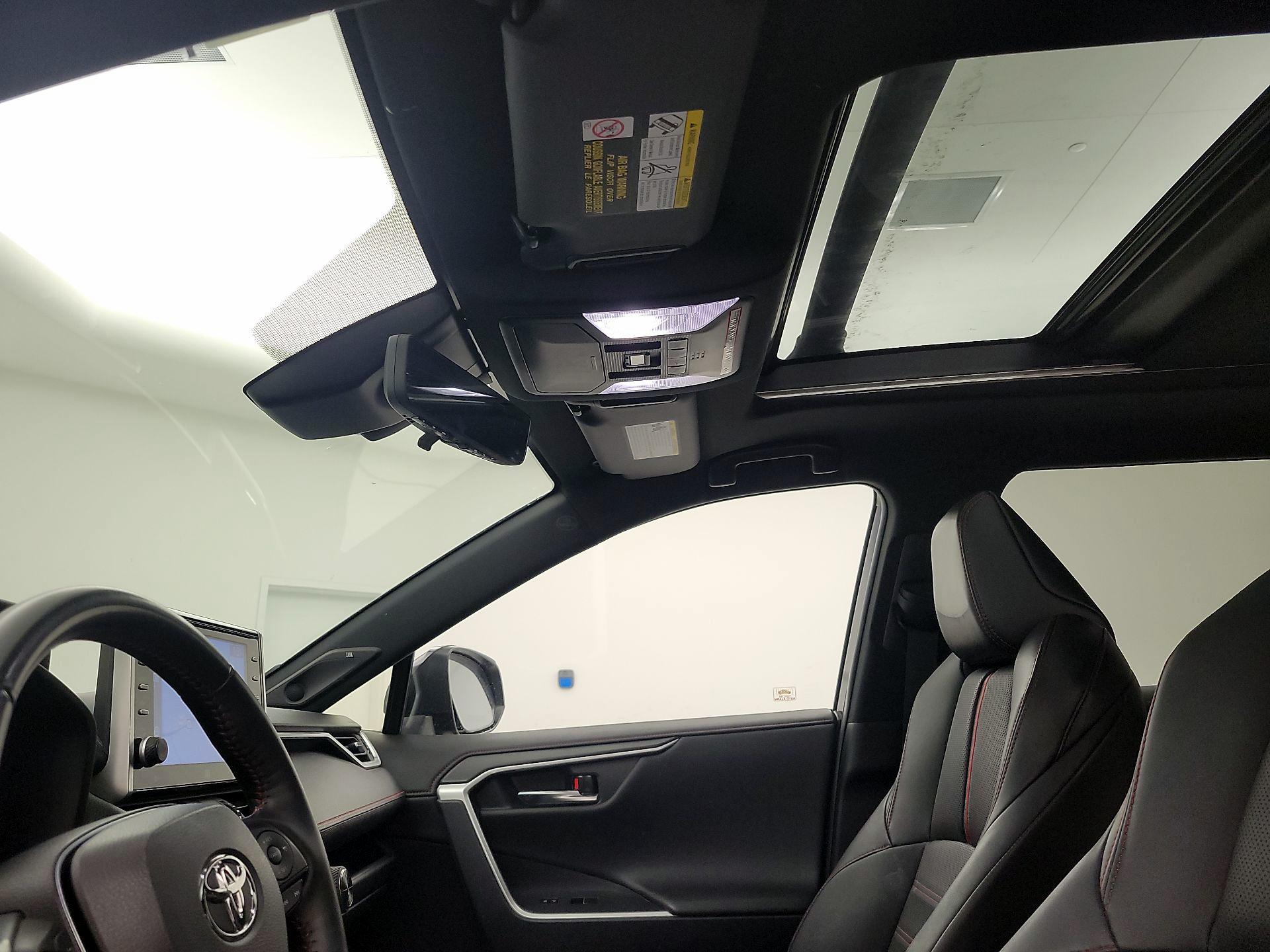 Thumbnail: 2022 Toyota RAV4 - 20