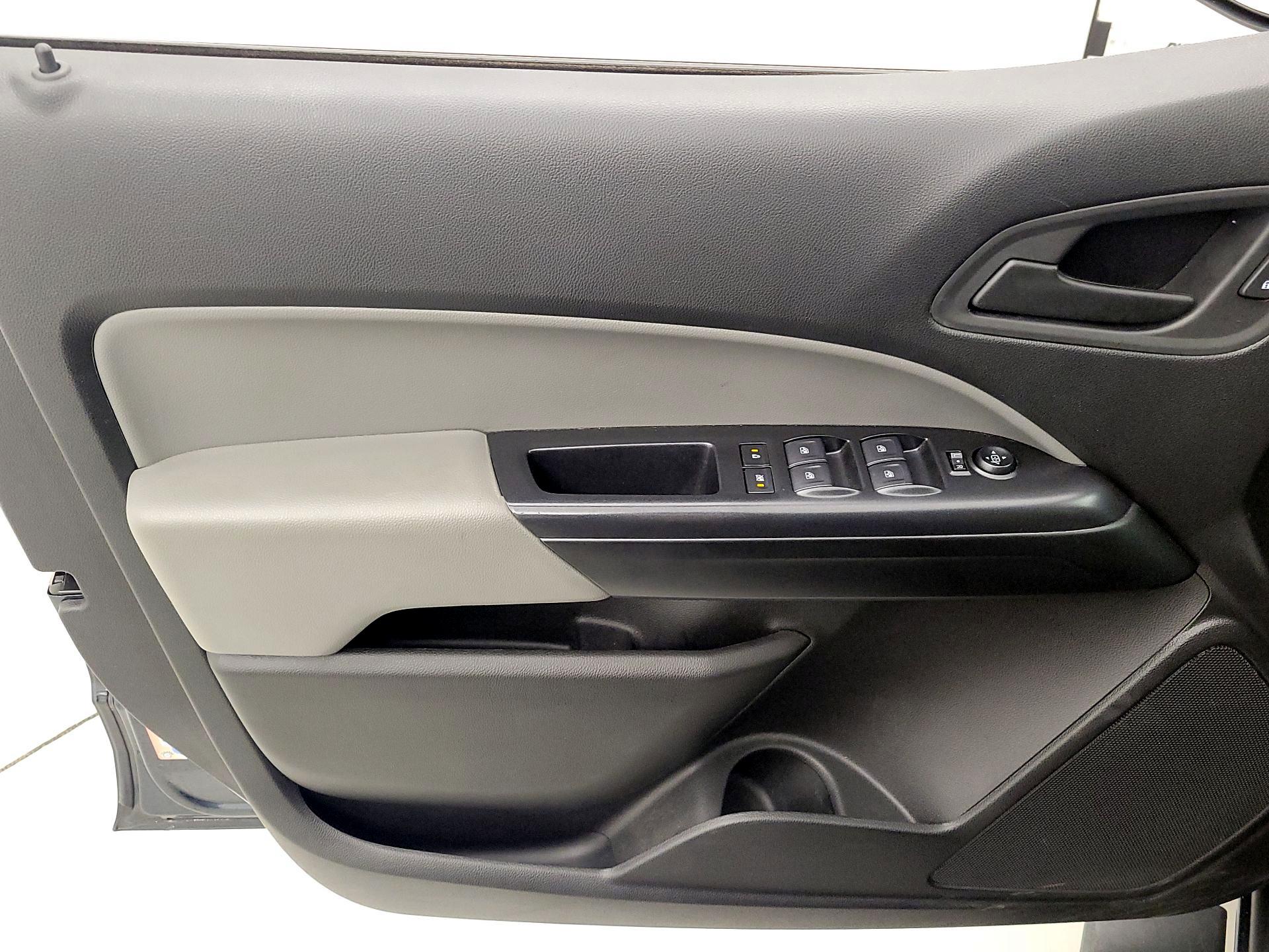 Thumbnail: 2019 Chevrolet Colorado - 12