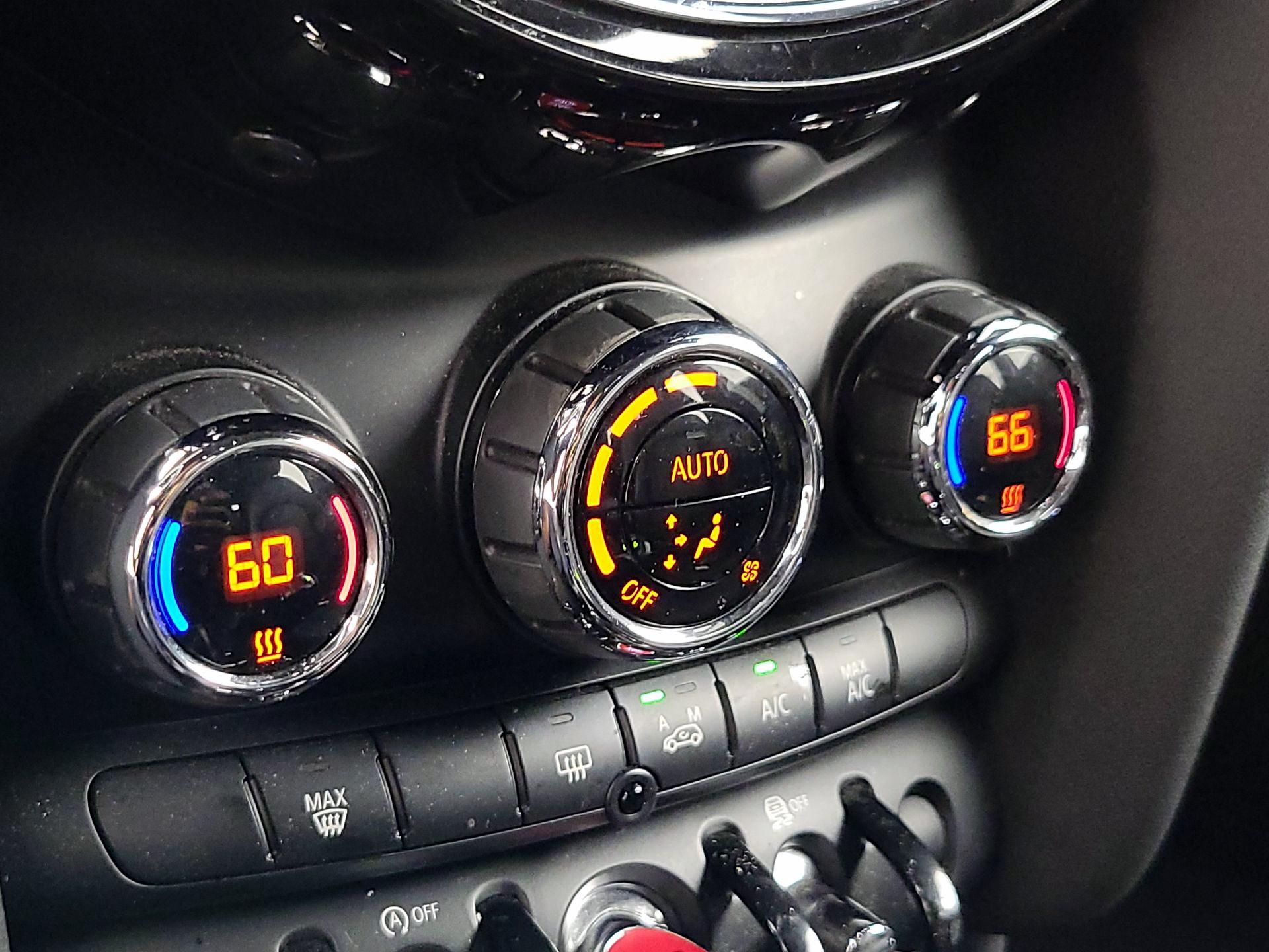 Thumbnail: 2015 MINI Cooper Hardtop - 15