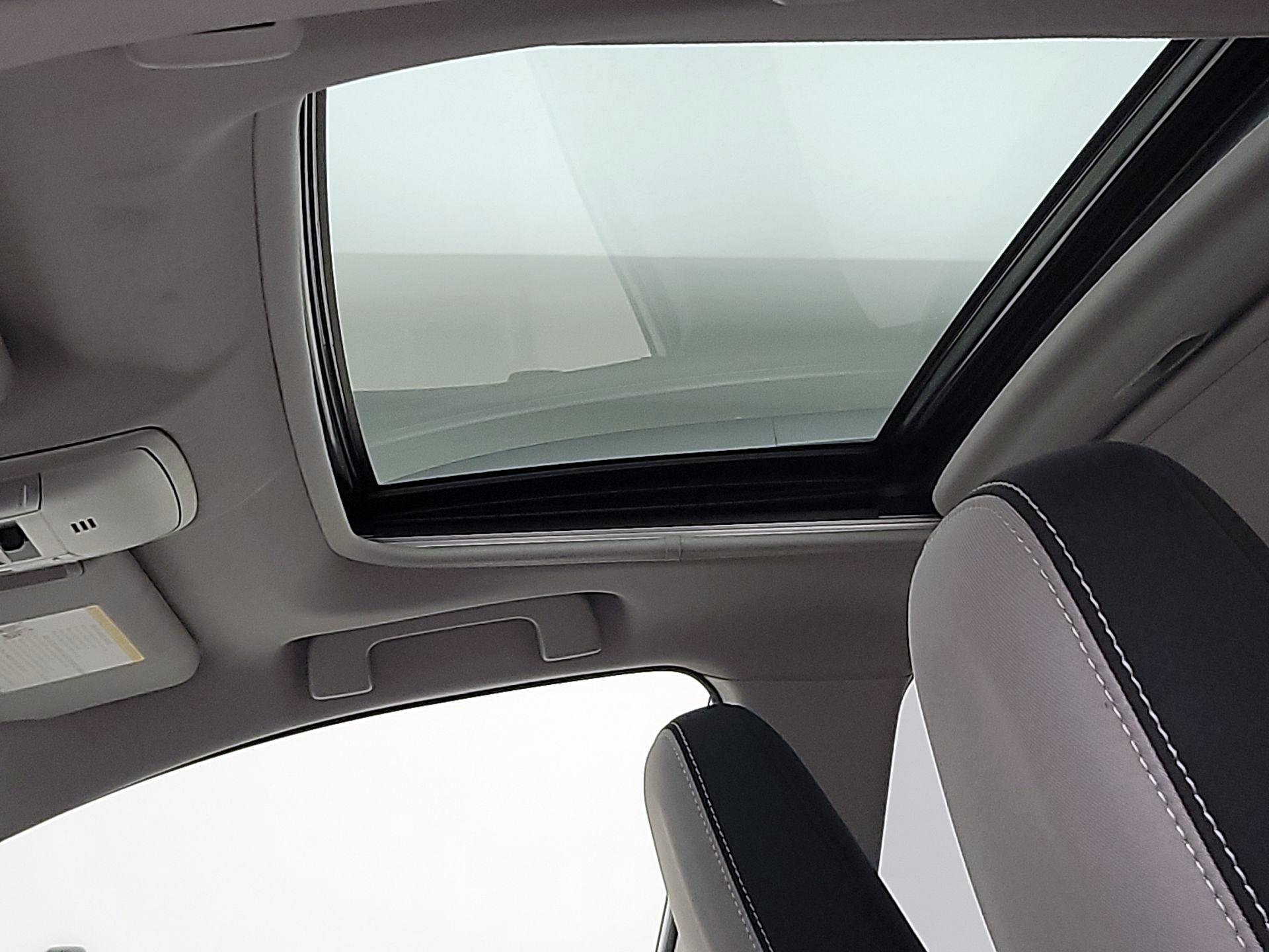 Thumbnail: 2018 Toyota RAV4 - 19