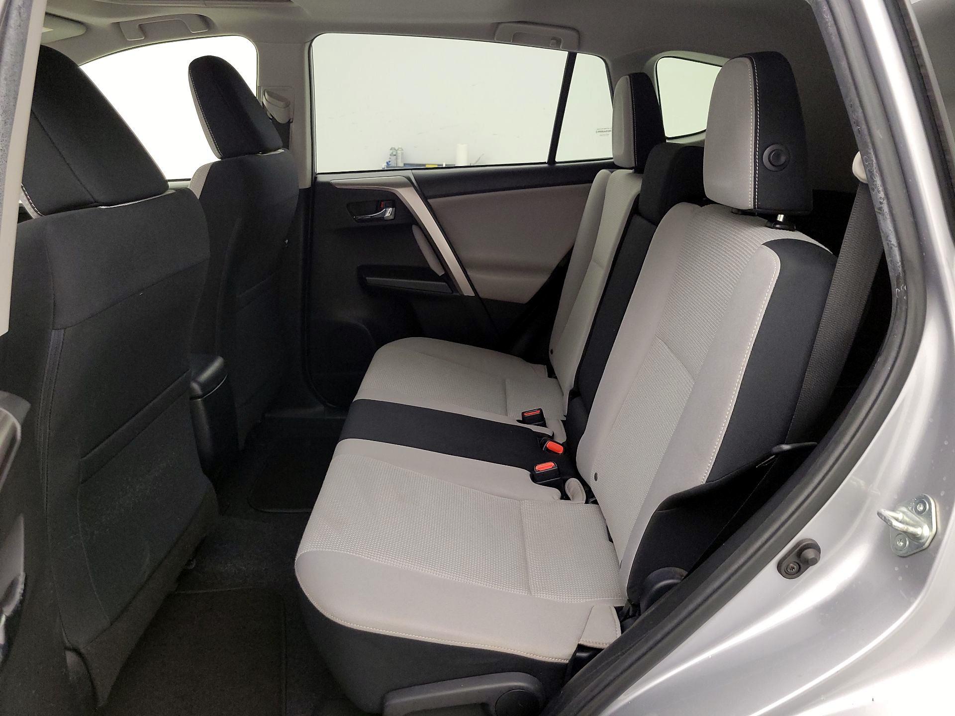 Thumbnail: 2018 Toyota RAV4 - 20