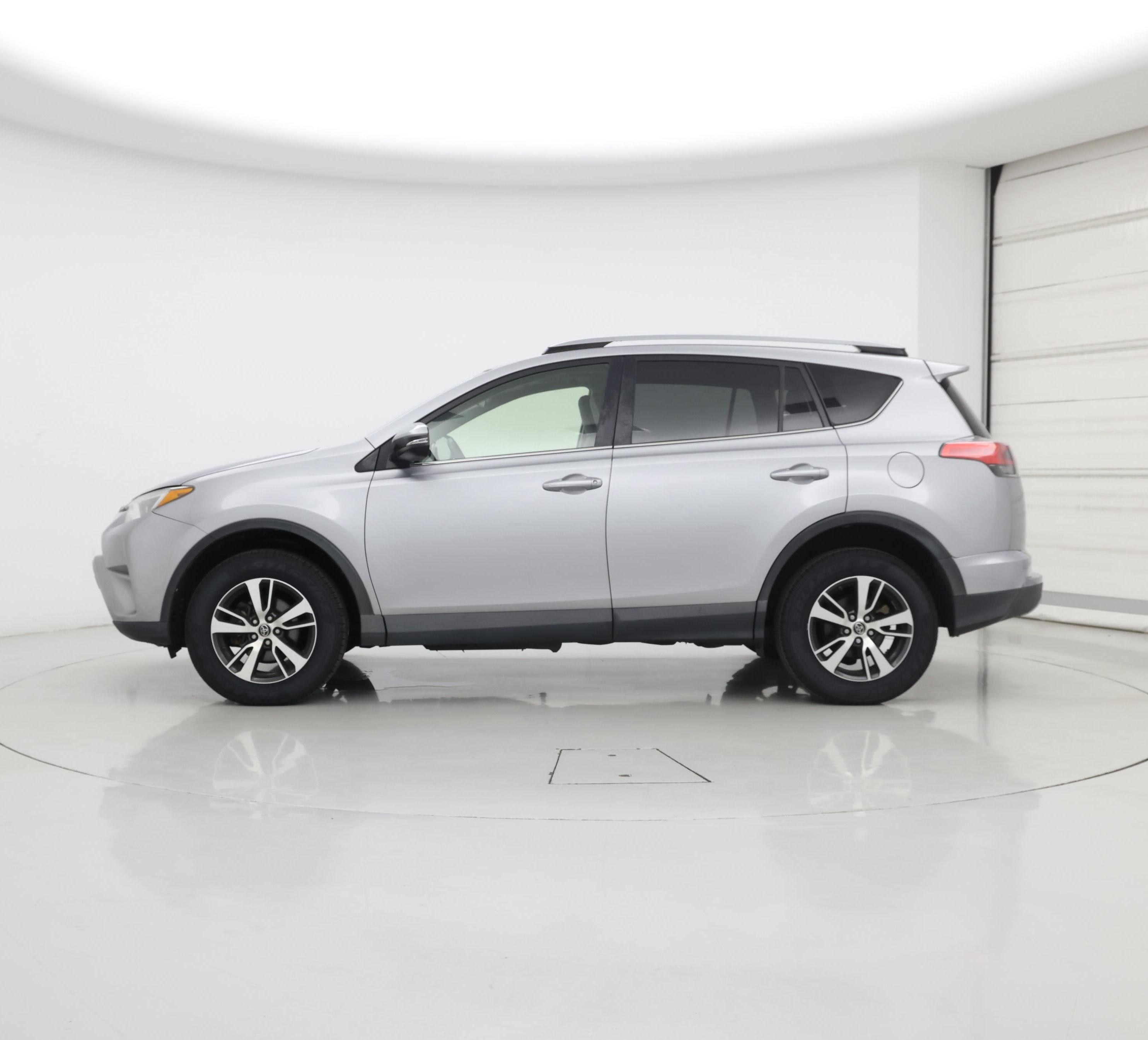 Thumbnail: 2018 Toyota RAV4 - 3