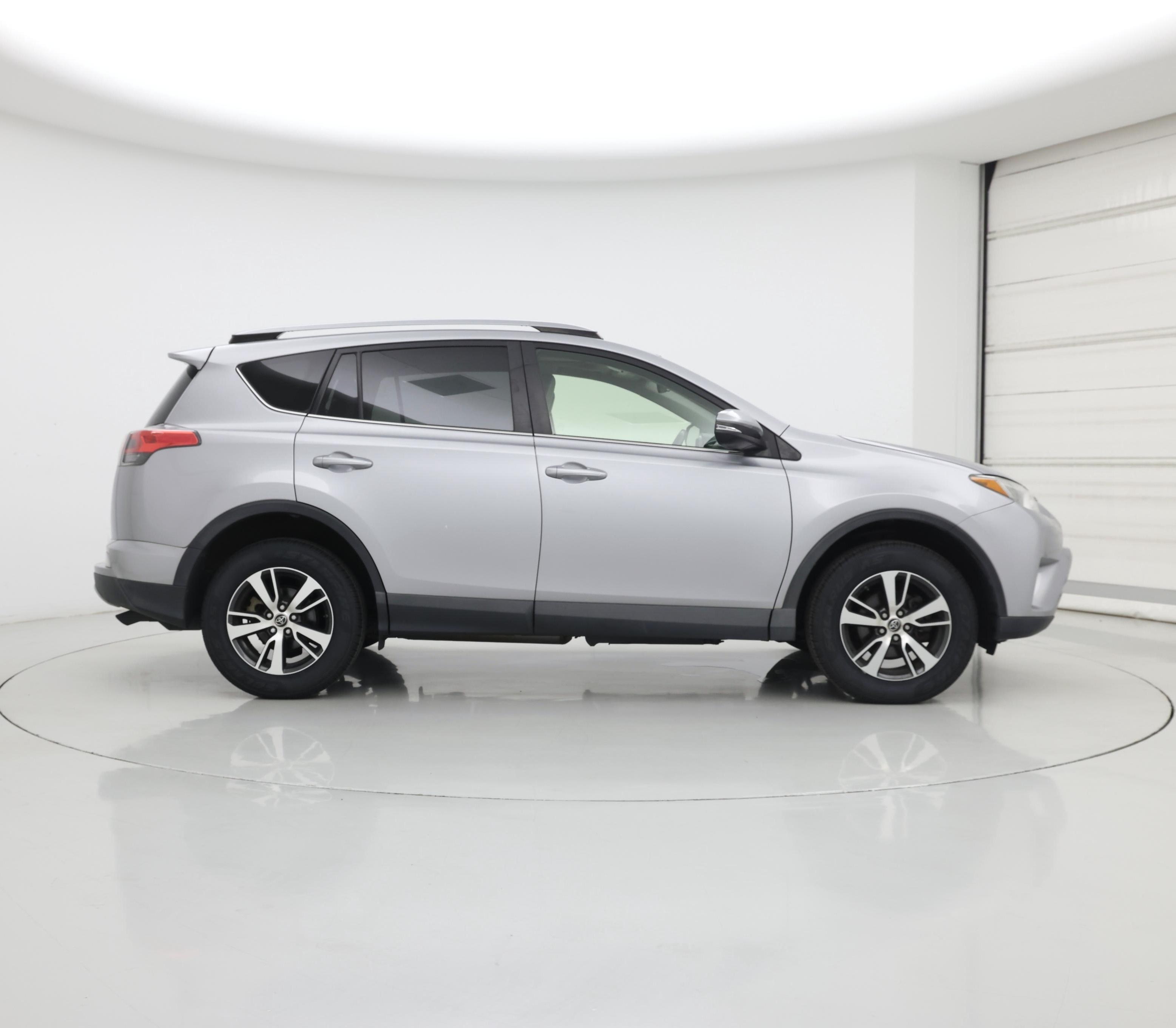 Thumbnail: 2018 Toyota RAV4 - 7