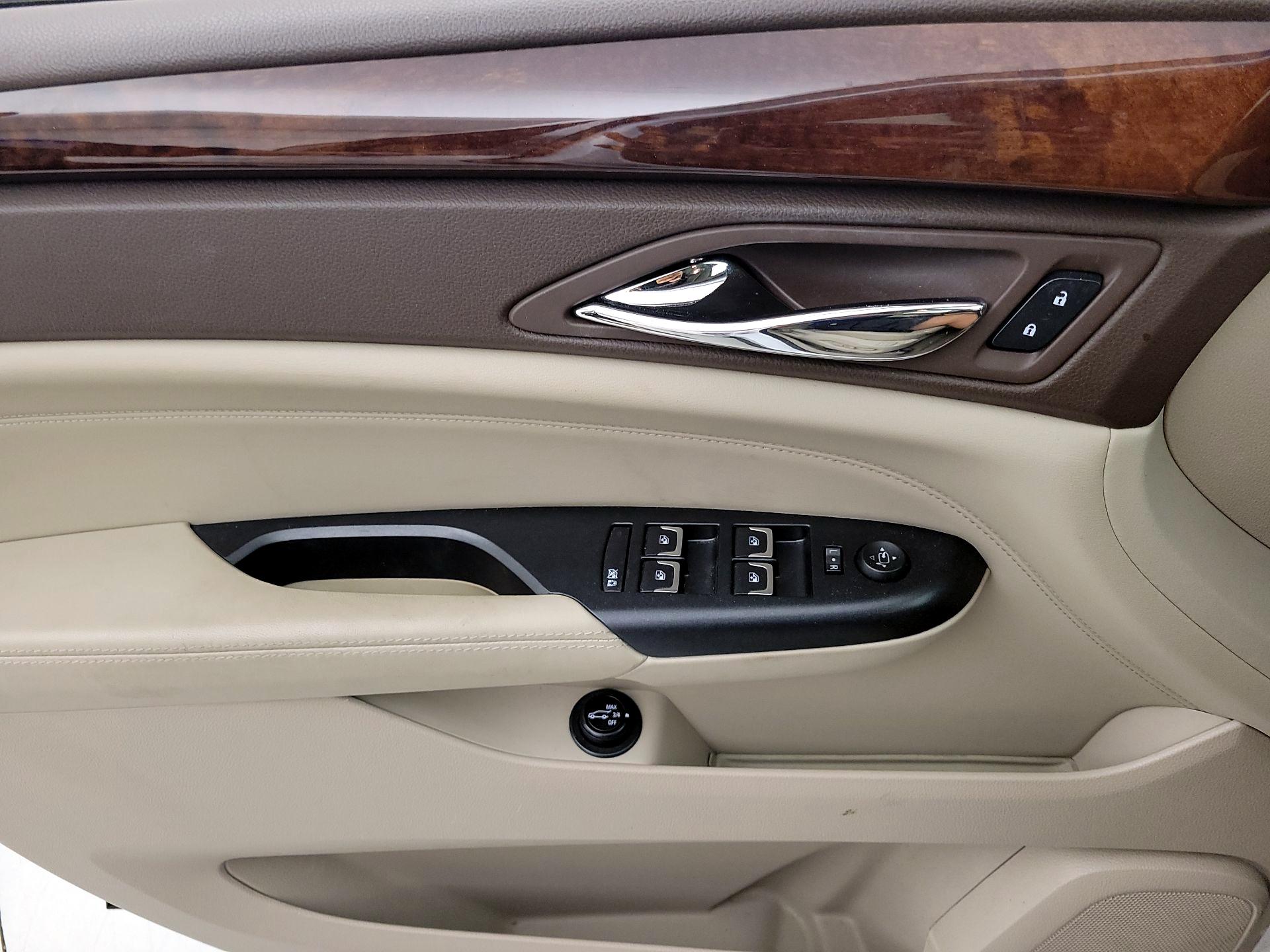 Thumbnail: 2015 Cadillac SRX - 12