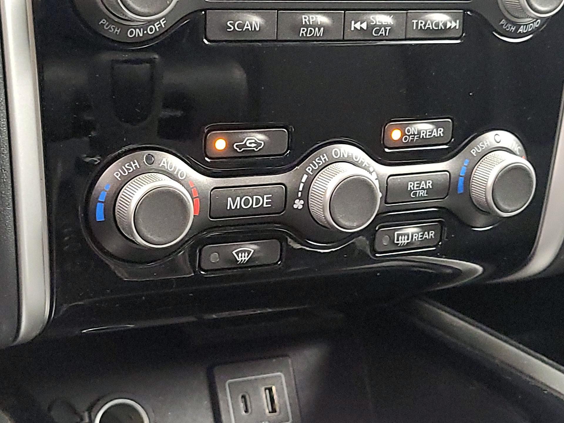 Thumbnail: 2019 Nissan Pathfinder - 16