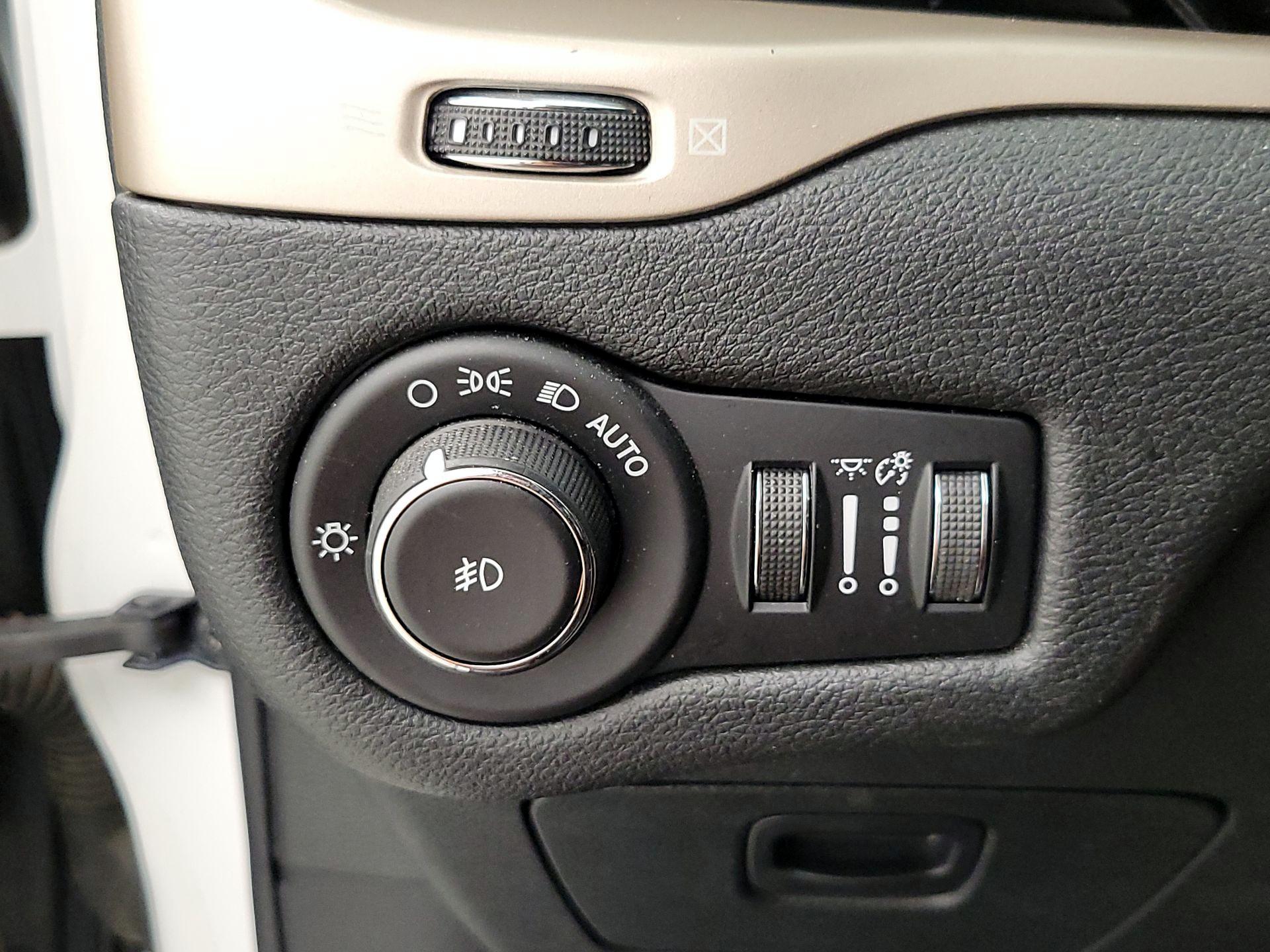 Thumbnail: 2016 Jeep Cherokee - 13