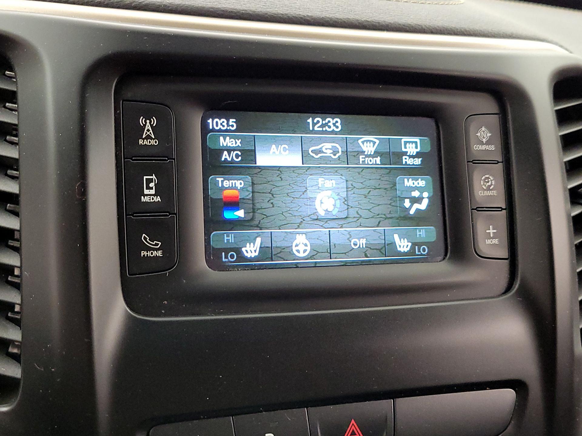 Thumbnail: 2016 Jeep Cherokee - 16