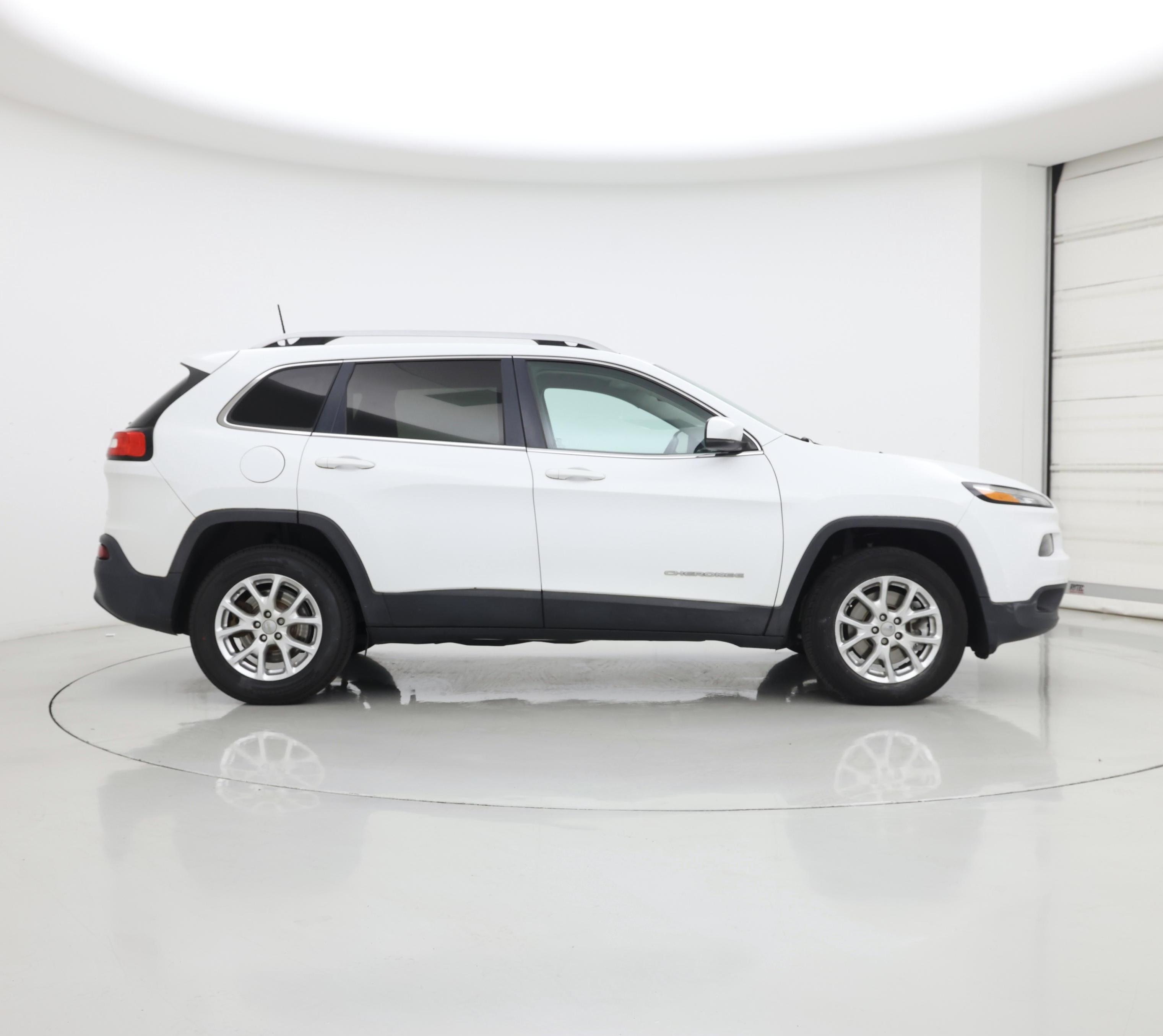 Thumbnail: 2016 Jeep Cherokee - 7