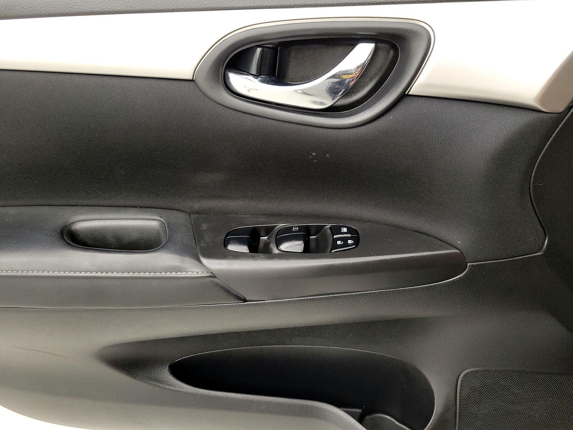 Thumbnail: 2019 Nissan Sentra - 12