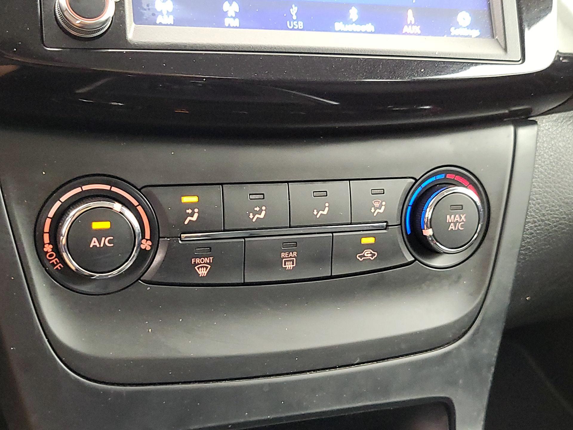 Thumbnail: 2019 Nissan Sentra - 16