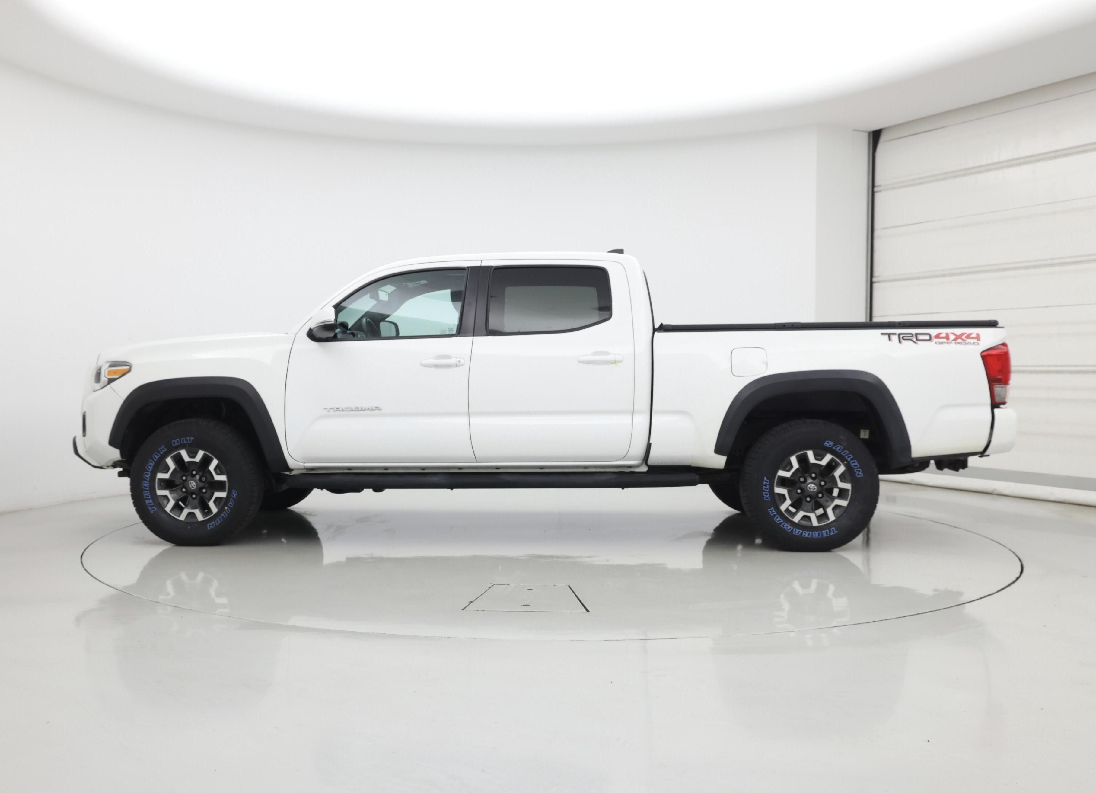Thumbnail: 2017 Toyota Tacoma - 3