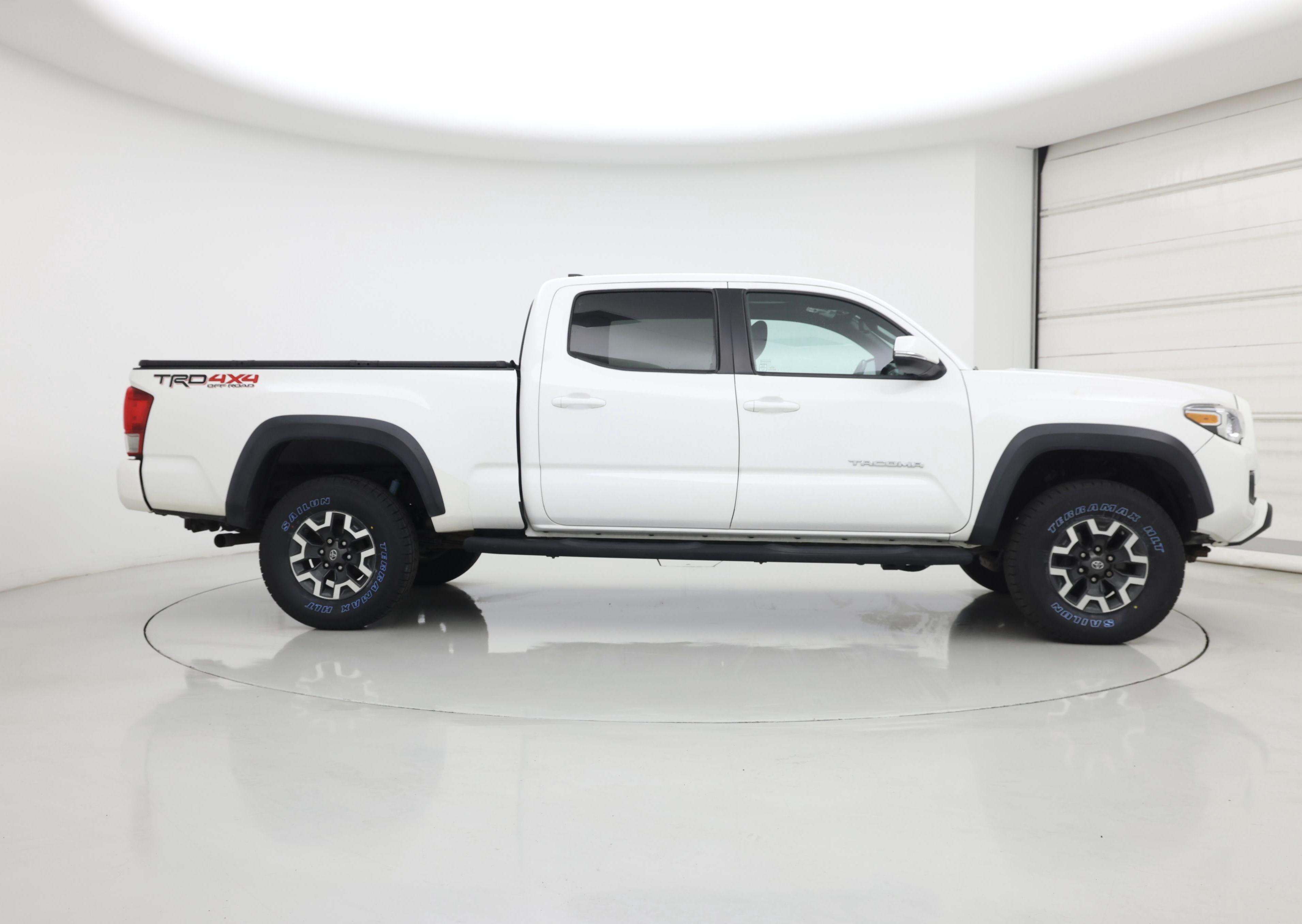 Thumbnail: 2017 Toyota Tacoma - 7