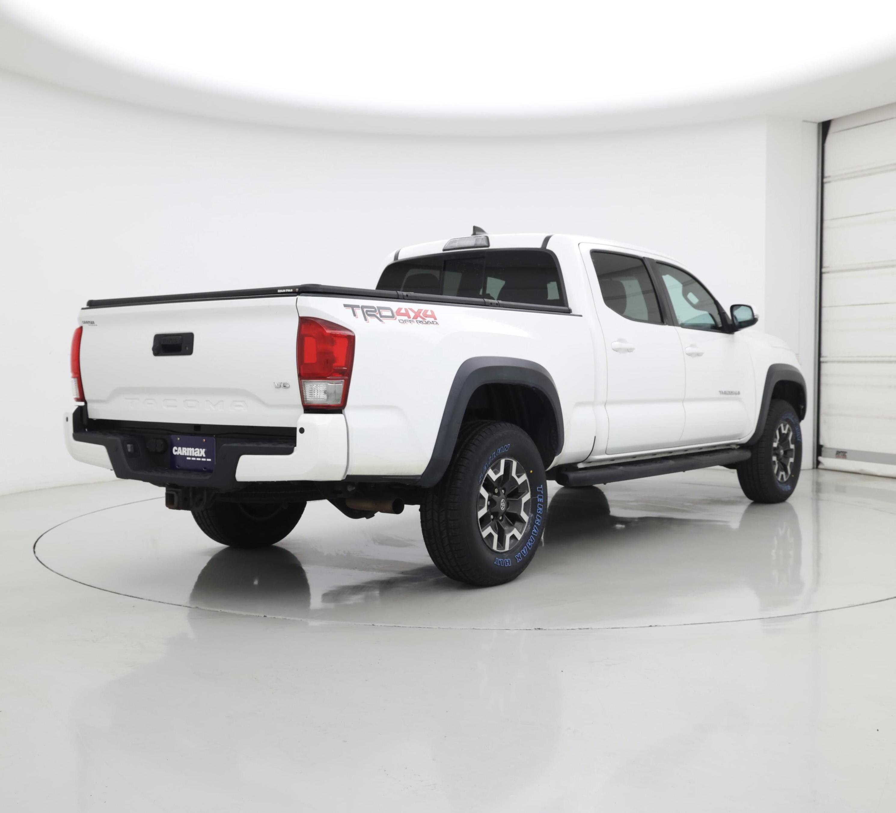 Thumbnail: 2017 Toyota Tacoma - 8