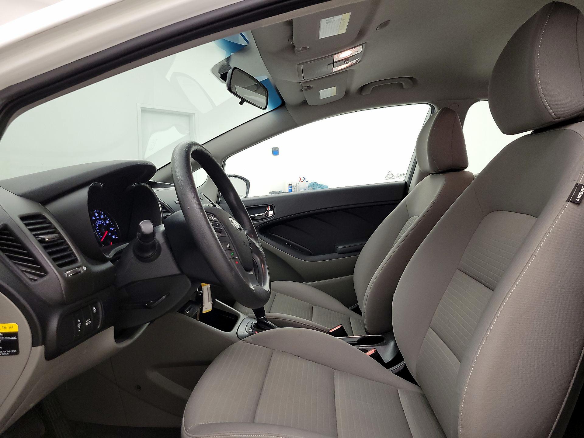 Thumbnail: 2016 Kia Forte - 11