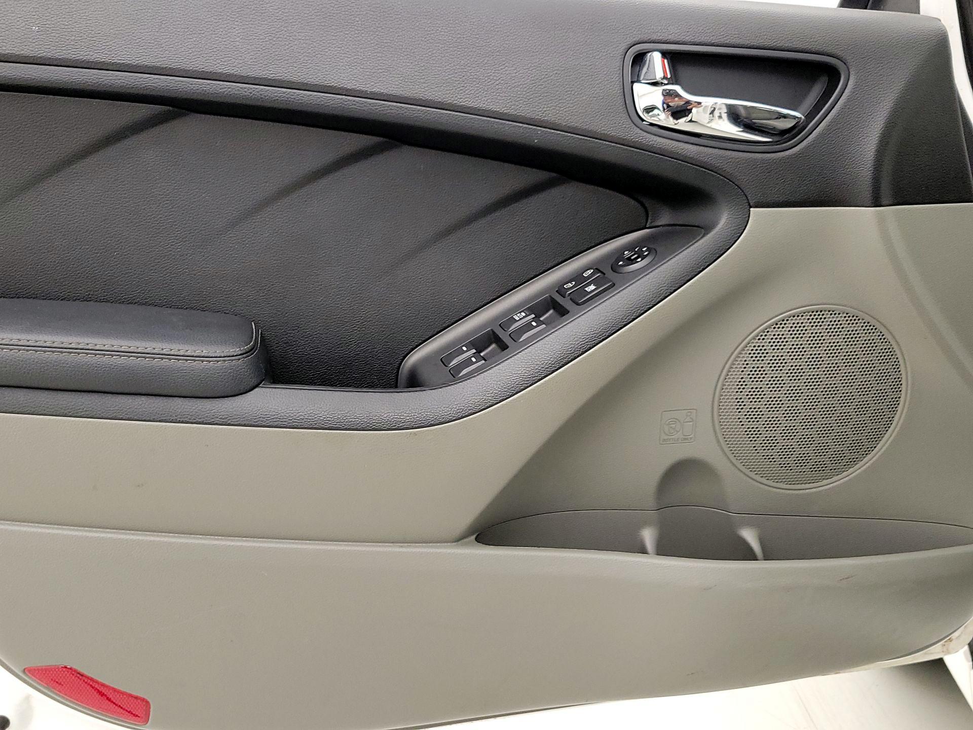 Thumbnail: 2016 Kia Forte - 12