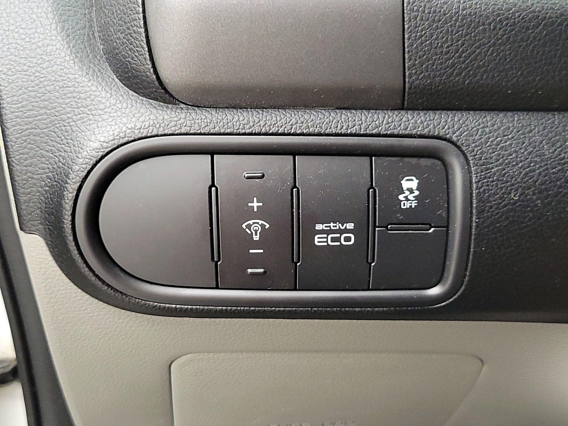 Thumbnail: 2016 Kia Forte - 13