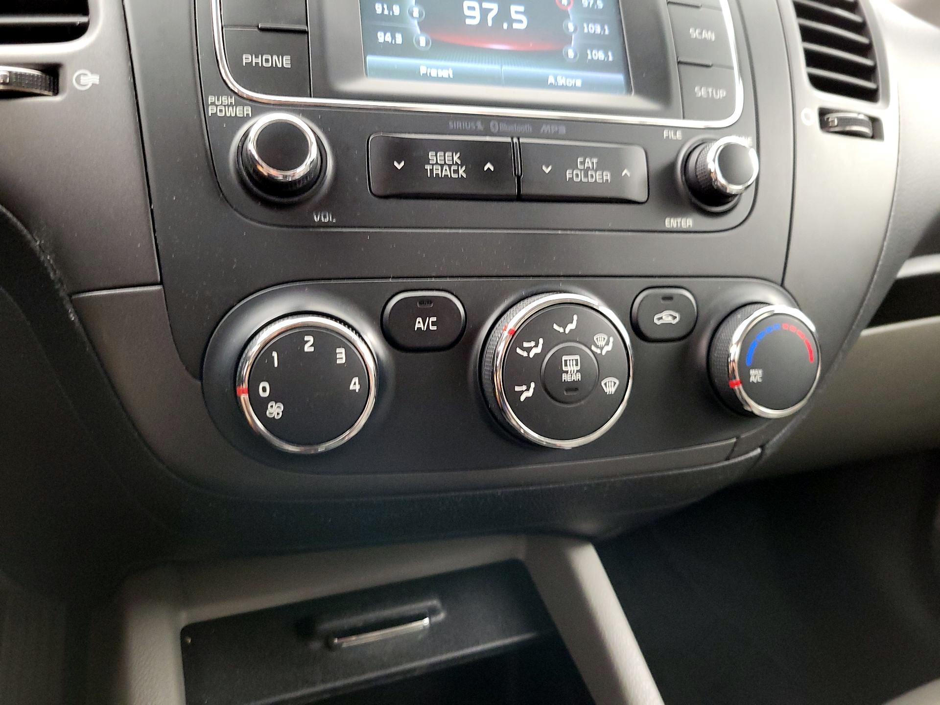 Thumbnail: 2016 Kia Forte - 16