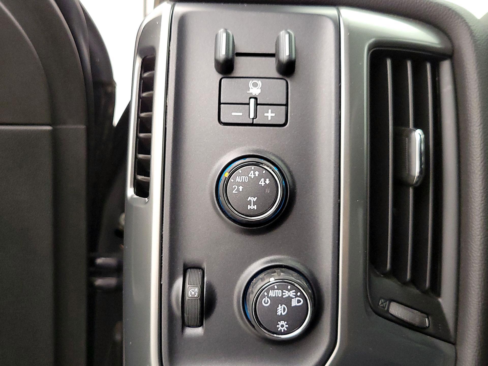 Thumbnail: 2015 Chevrolet Silverado 1500 - 13