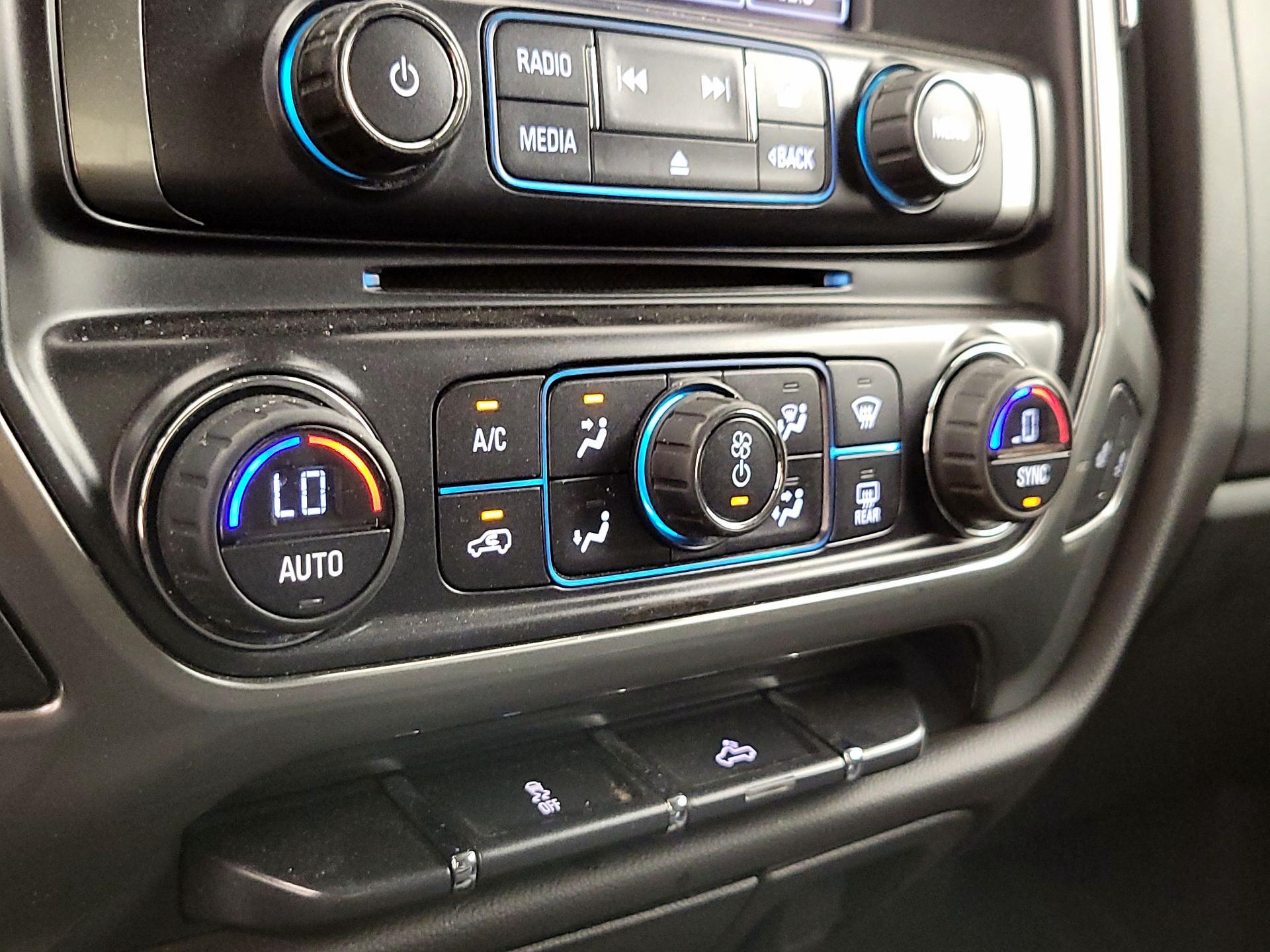 Thumbnail: 2015 Chevrolet Silverado 1500 - 17