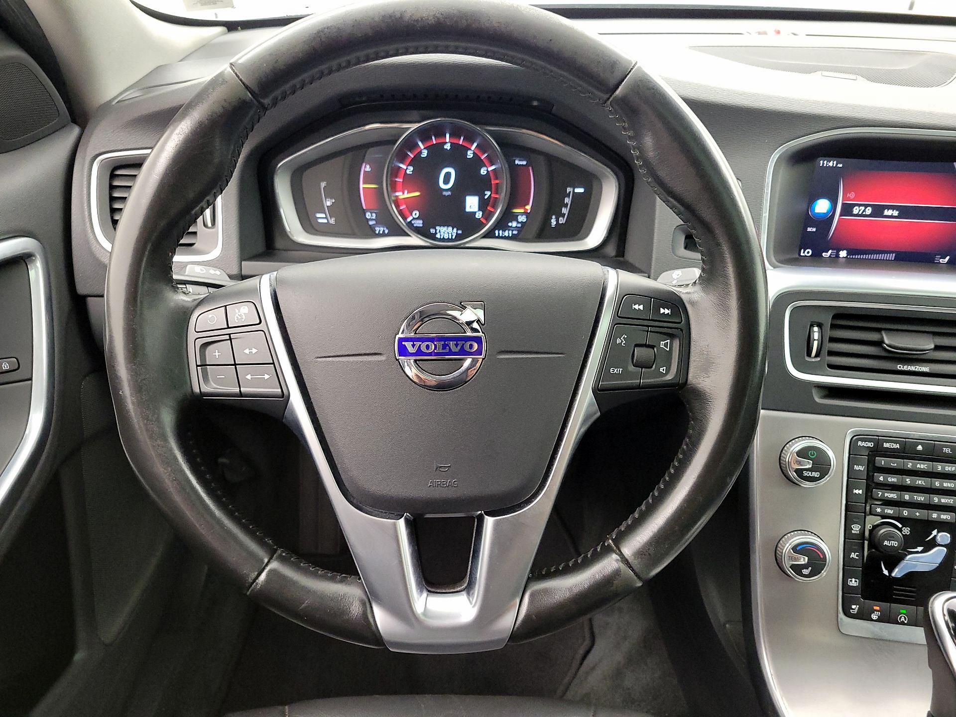 Thumbnail: 2018 Volvo S60 - 10