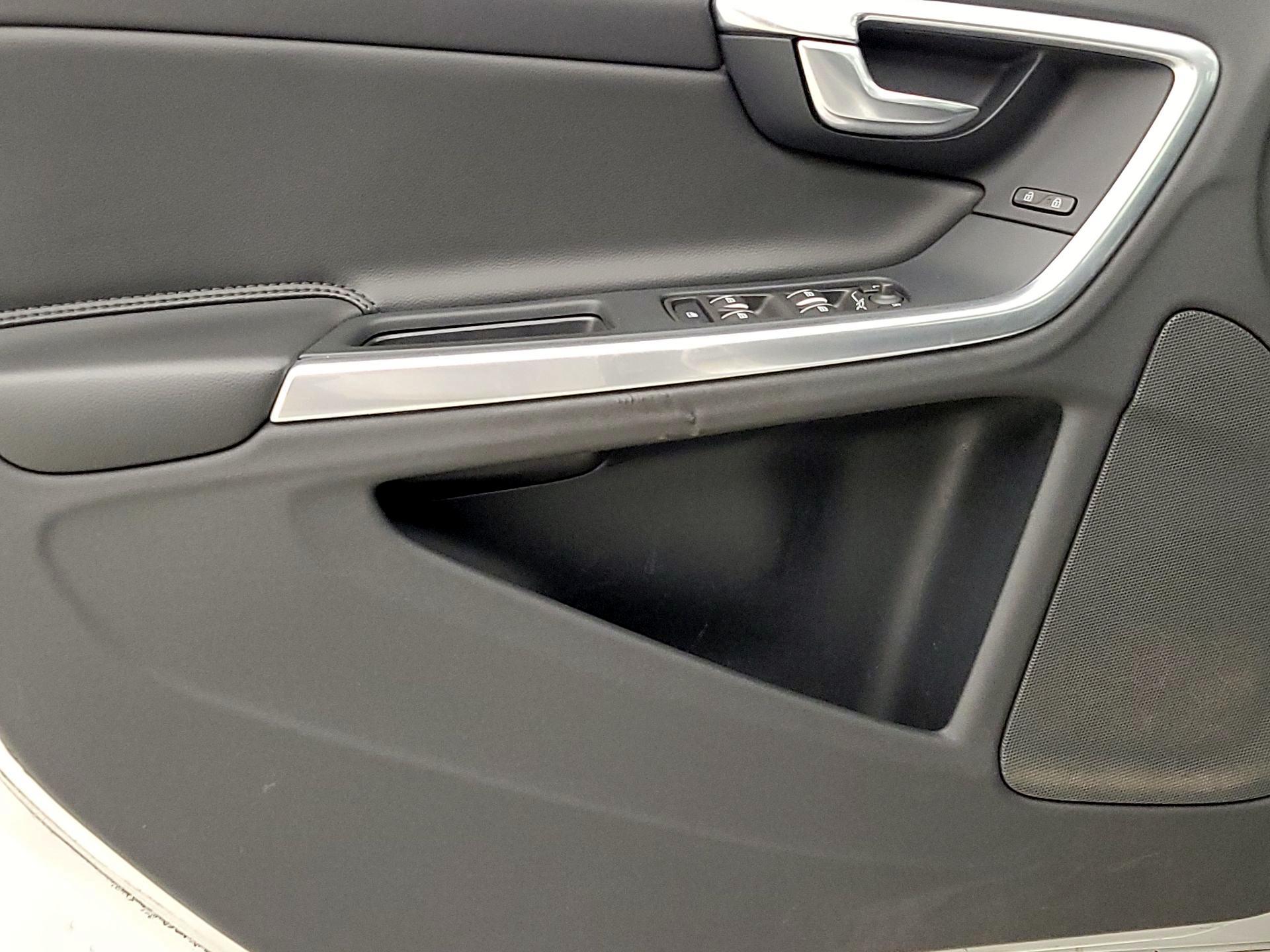 Thumbnail: 2018 Volvo S60 - 12