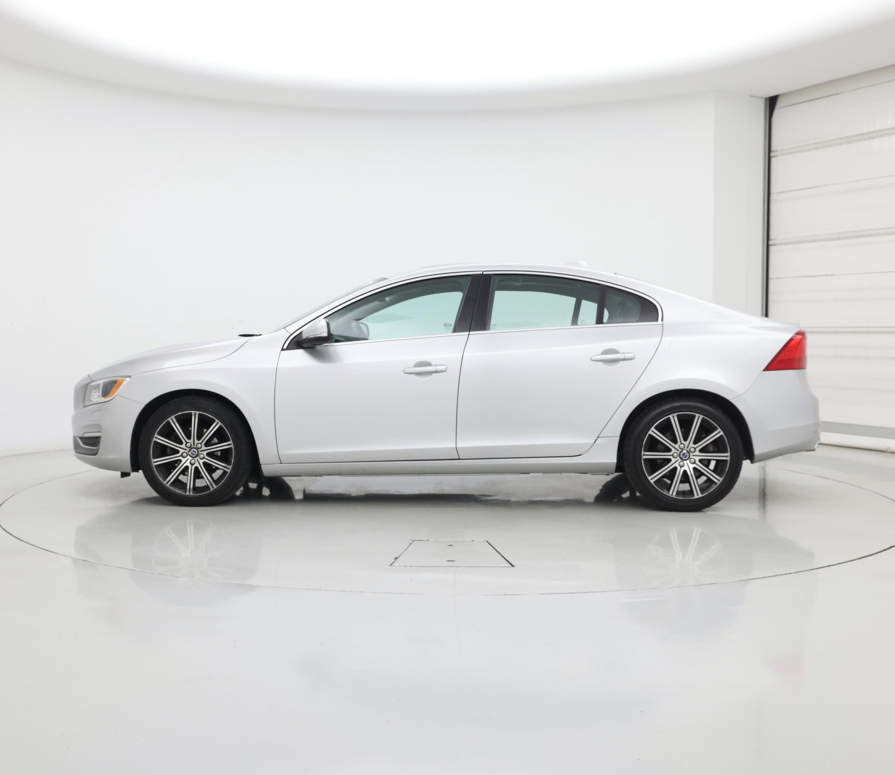 Thumbnail: 2018 Volvo S60 - 3
