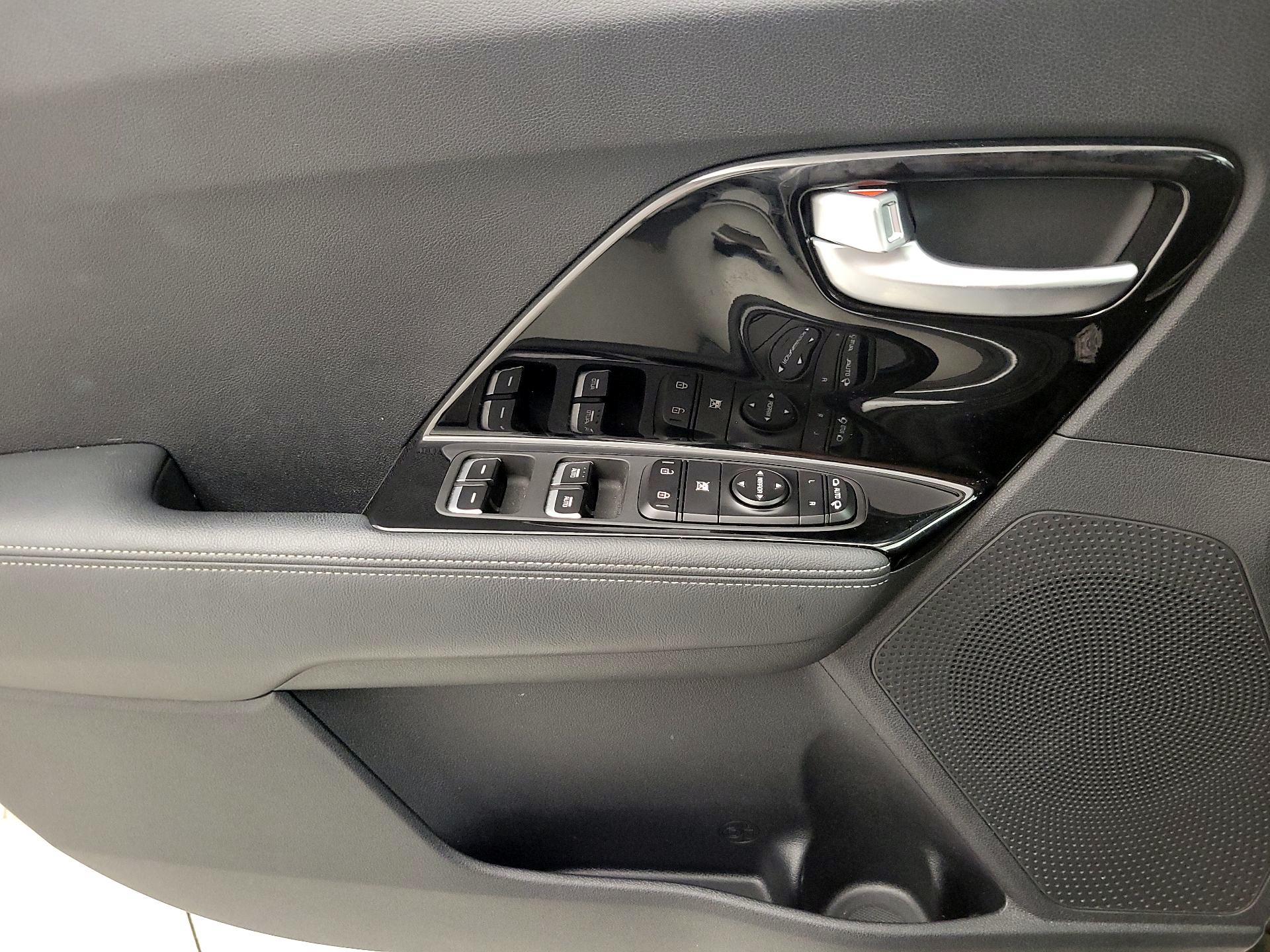 Thumbnail: 2017 Kia Niro - 12