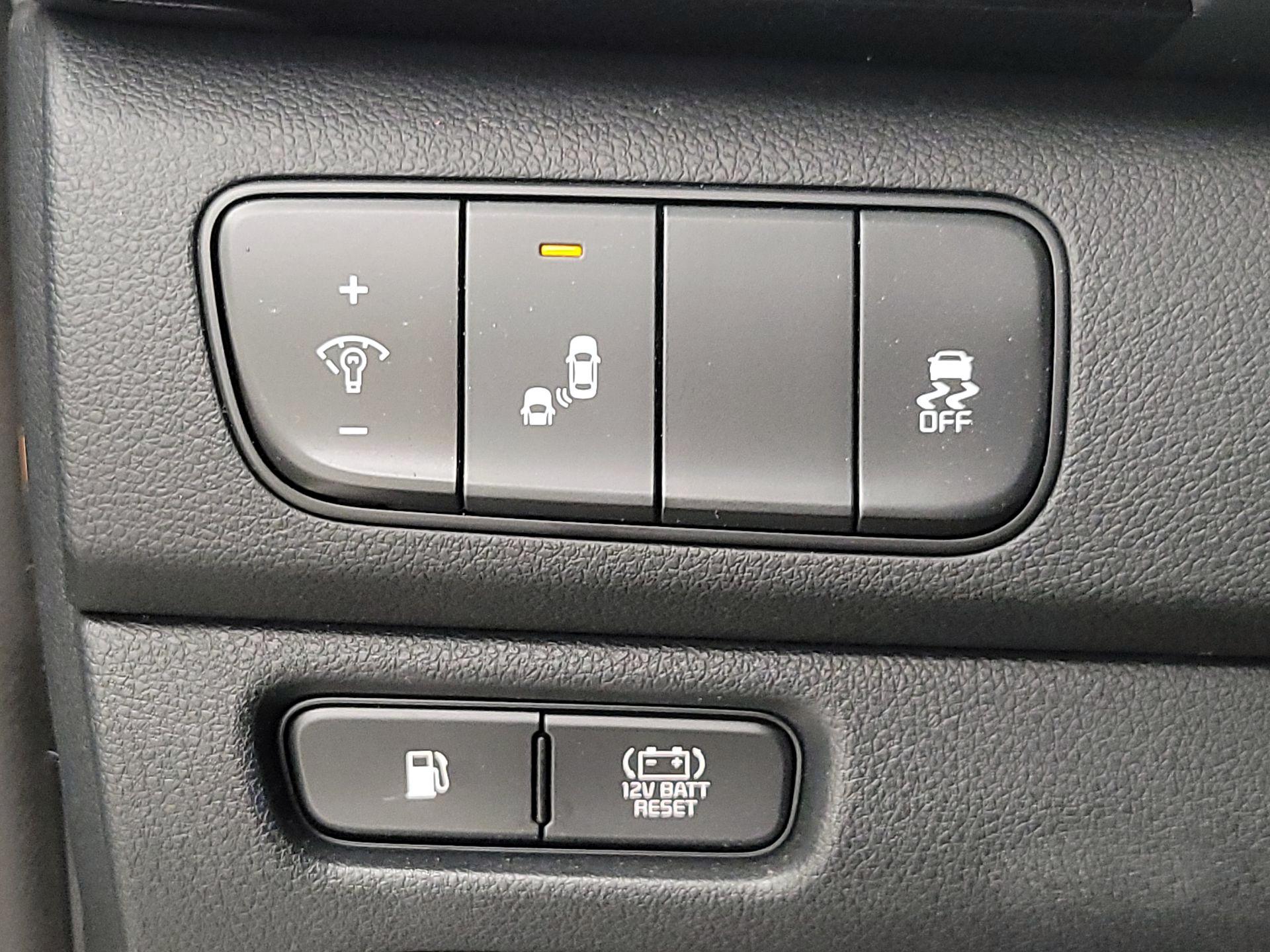 Thumbnail: 2017 Kia Niro - 13